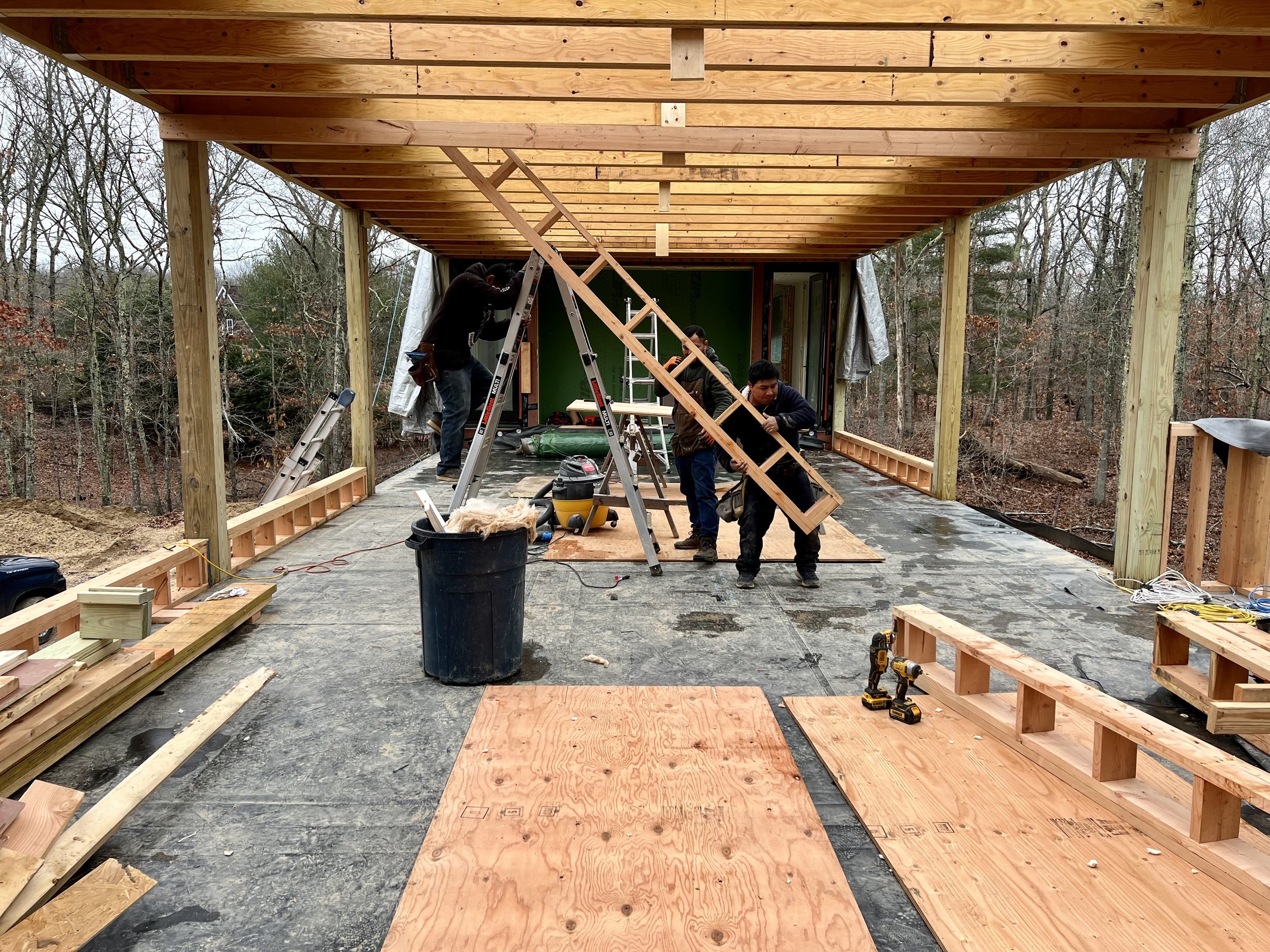 04-res4-resolution-4-architecture-modern-modular-prefab-construction-great-oak-residence-hamptons-roof-deck.jpeg