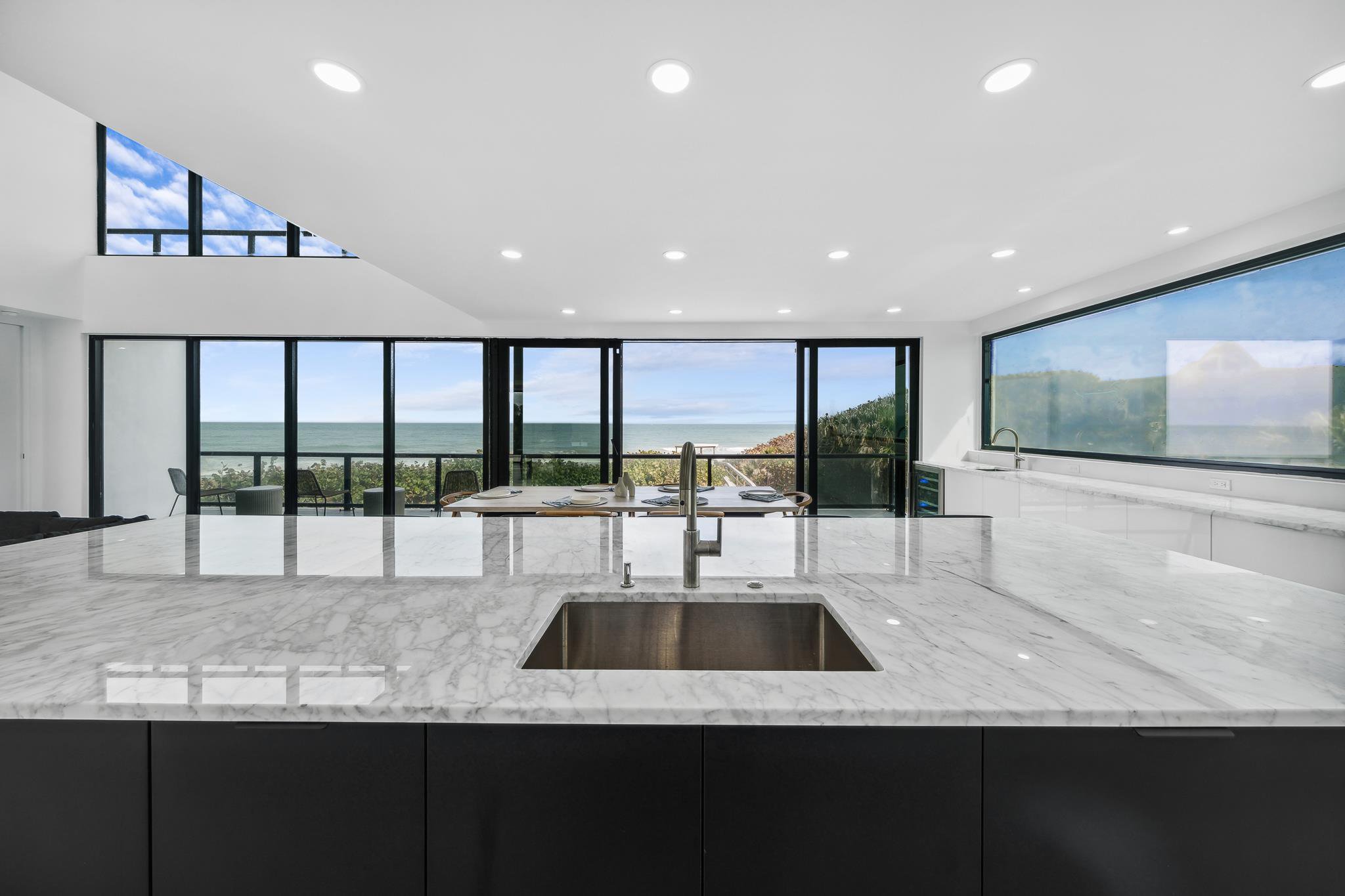 re4a-resolution-4-architecture-modern-apartment-jewel-box-07-interior-view-kitchen-island.jpg