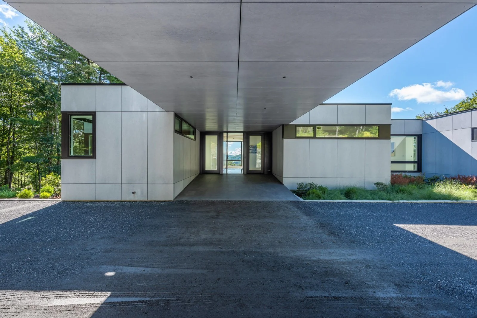 03-re4a-resolution-4-architecture-modern-modular-prefab-west-stockbridge-front-door.jpg