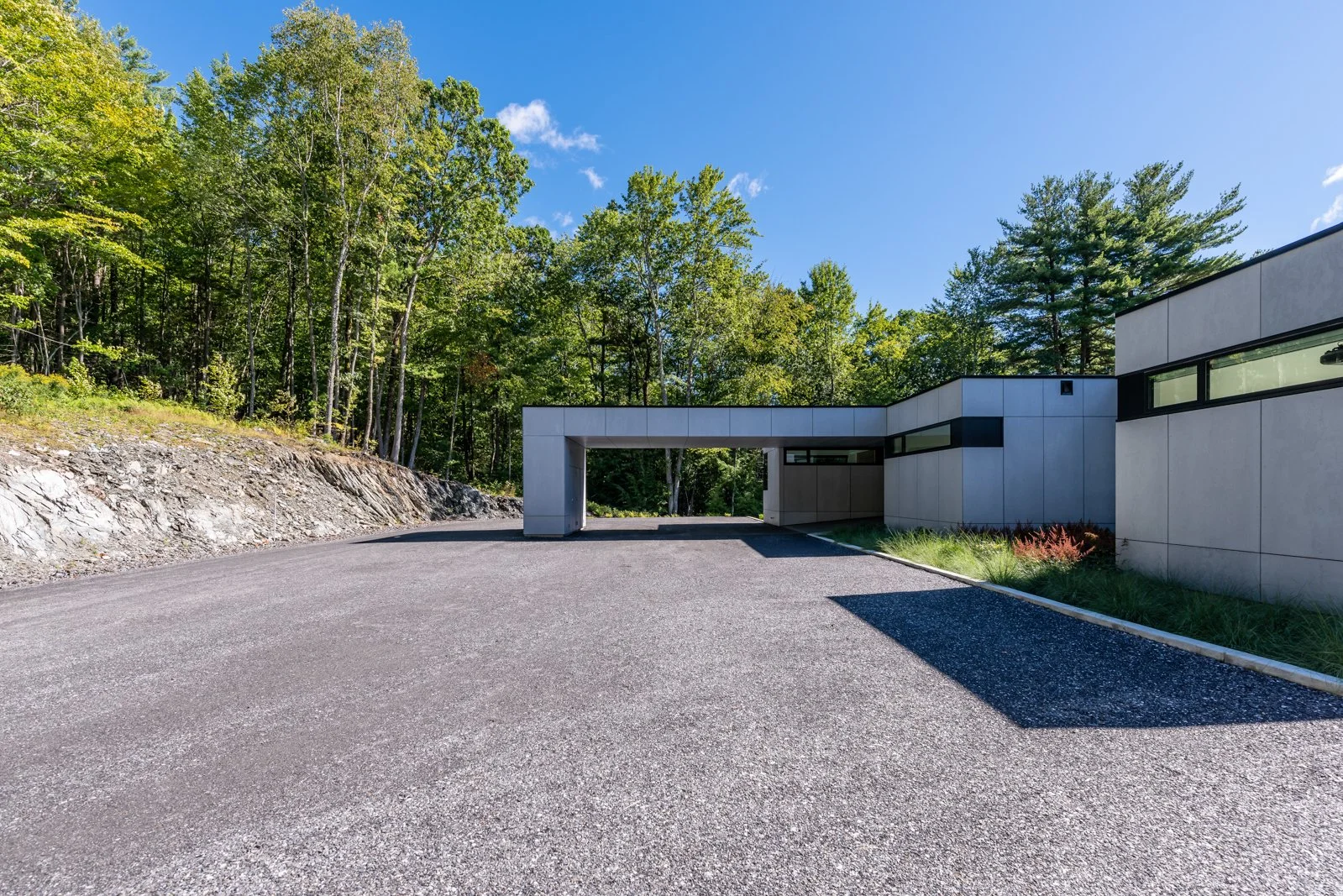 06-re4a-resolution-4-architecture-modern-modular-prefab-west-stockbridge.jpg