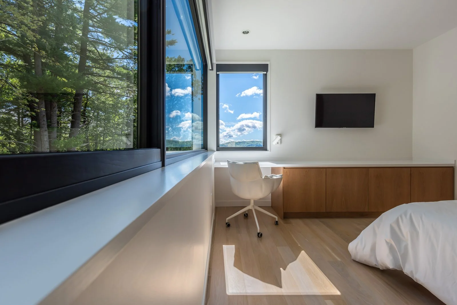 27-re4a-resolution-4-architecture-modern-modular-prefab-west-stockbridge-desk-chair.jpg