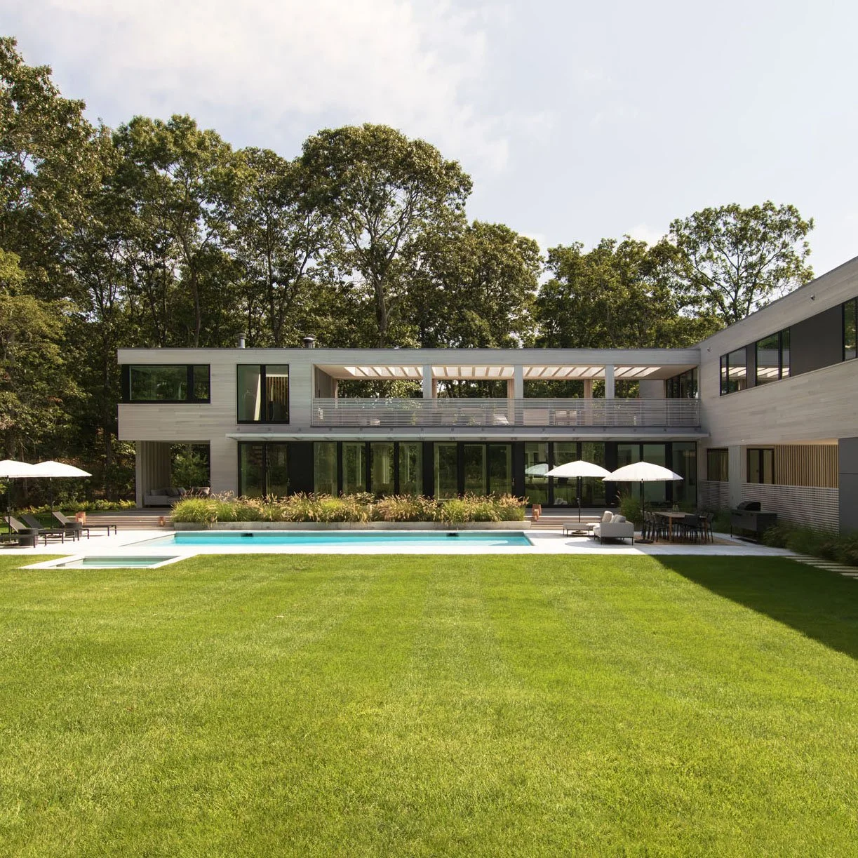 custom-modern-modular-prefab-hamptons-home-ny-architects-pool-terrace-roof-deck
