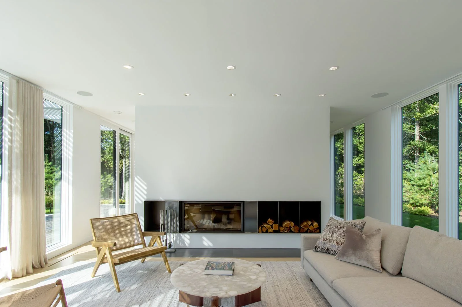 custom-modern-modular-prefab-hamptons-home-ny-architects-open-living-scandavian-fireplace
