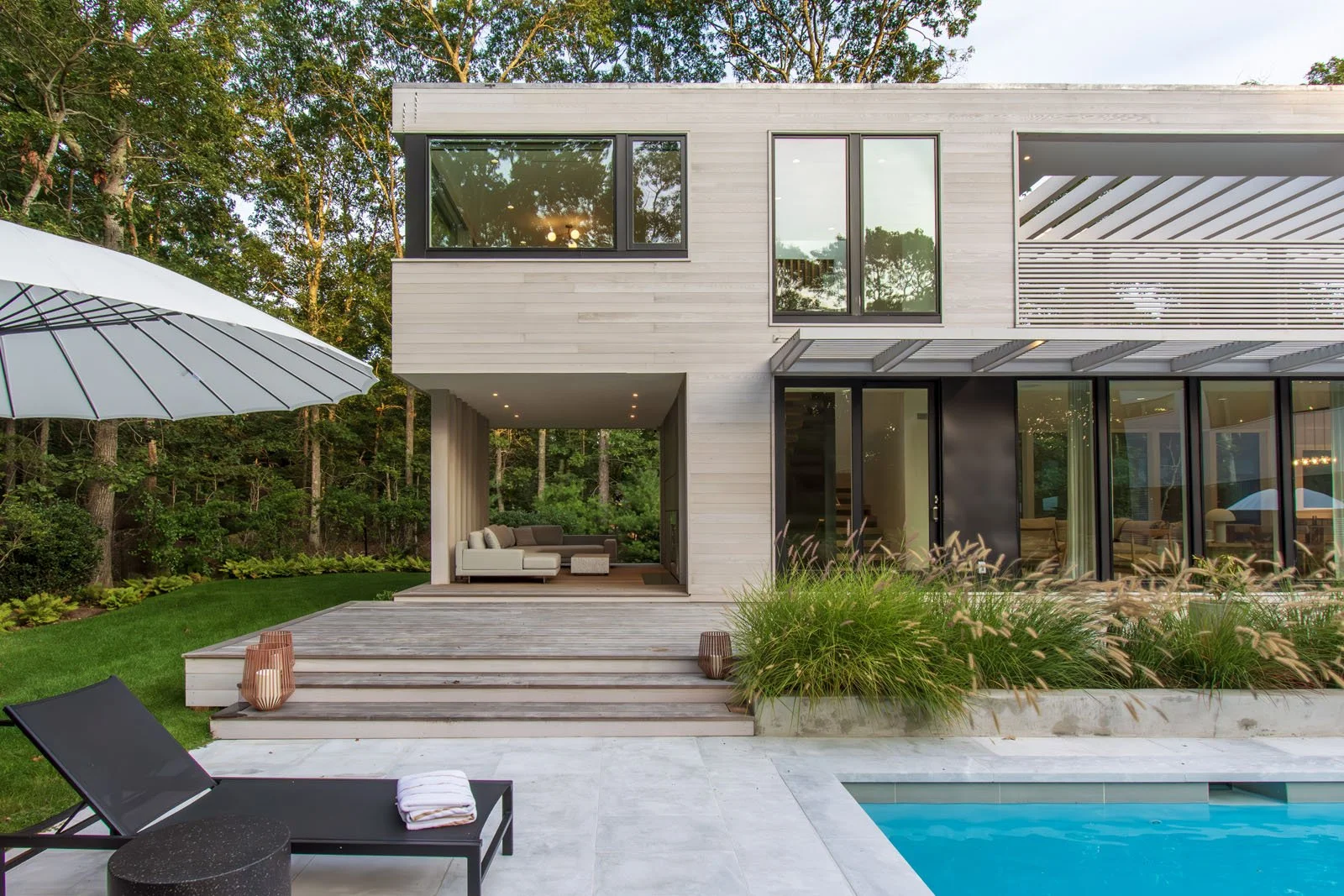 custom-modern-modular-prefab-hamptons-home-ny-architects-pool-terrace-deck-summer-house
