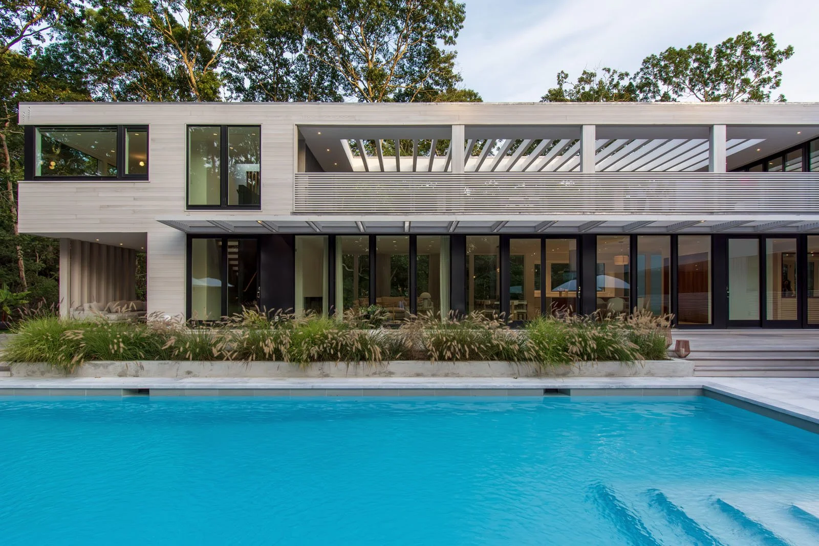 custom-modern-modular-prefab-hamptons-home-ny-architects-summer-house-pool-terrace-roof-deck