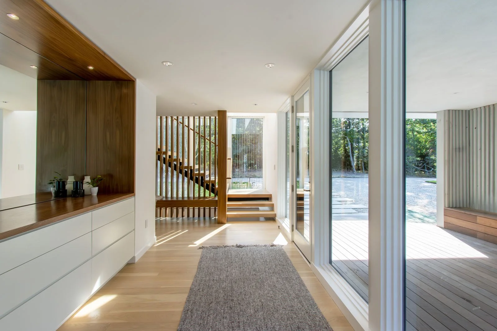 custom-modern-modular-prefab-hamptons-home-ny-architects-foyer-entry-stair-design-summer-house-slatted-walnut