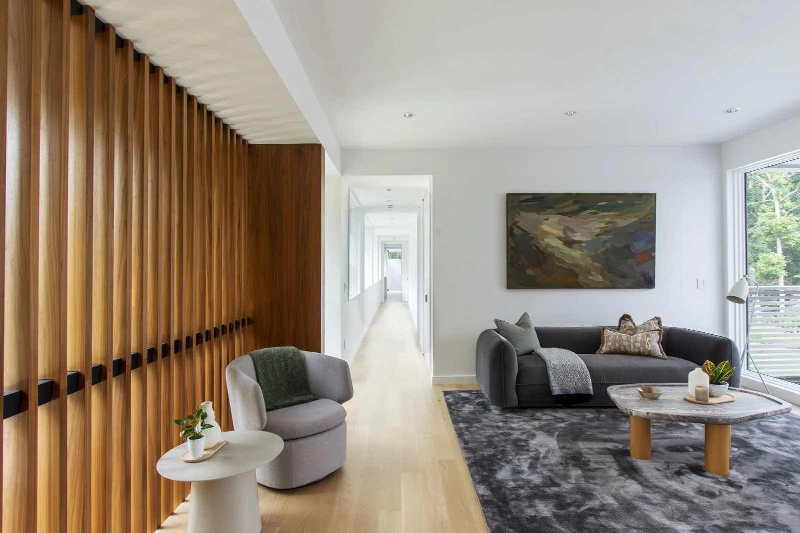 custom-modern-modular-prefab-hamptons-home-ny-architects-summer-house-lounge-playspace-walnut-slat-wall
