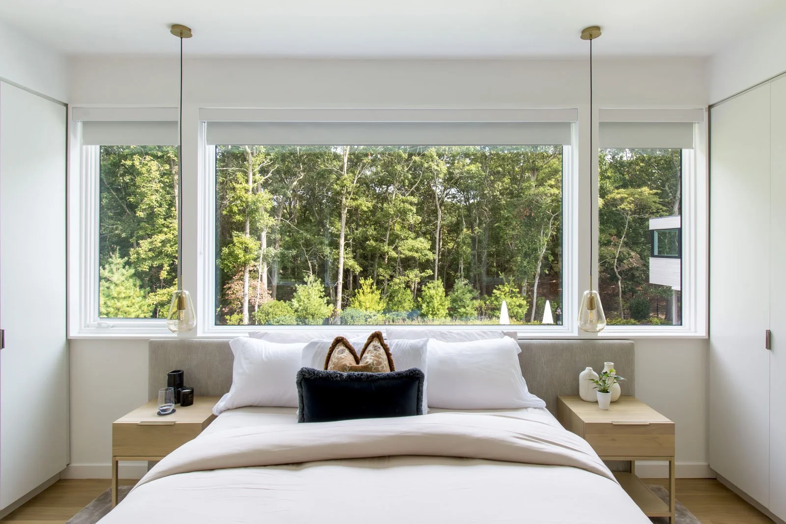 custom-modern-modular-prefab-hamptons-home-ny-architects-primary-bedroom-window-wall-summer-house