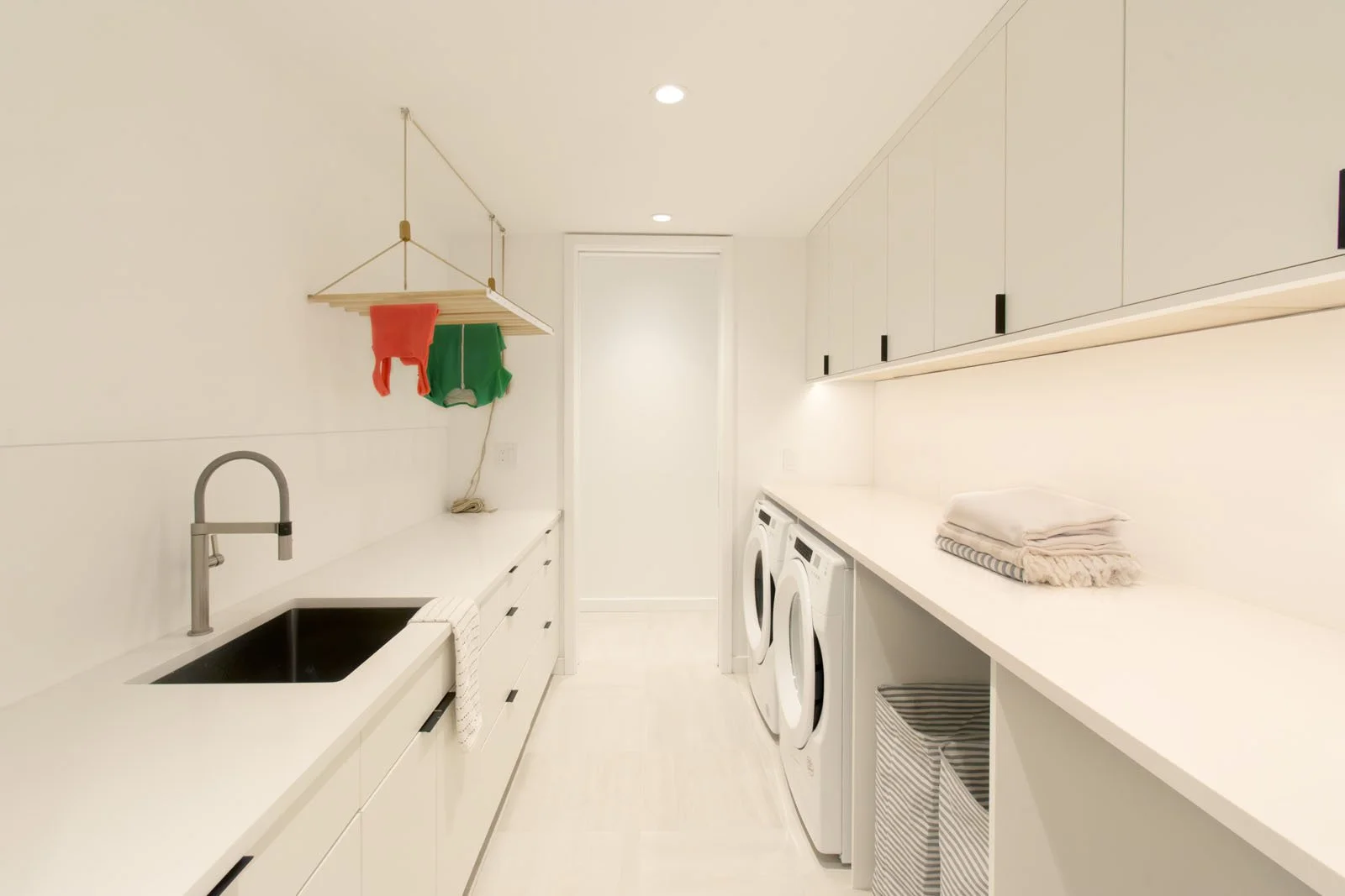 custom-modern-modular-prefab-hamptons-home-ny-architects-summer-house-laundry-room-large