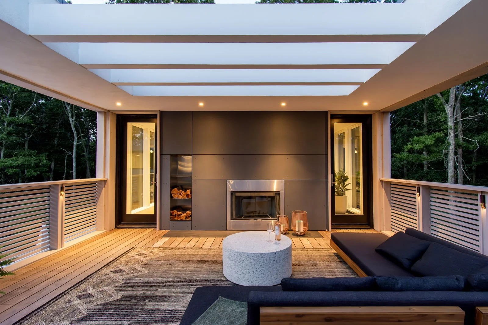 custom-modern-modular-prefab-hamptons-home-ny-architects-summer-house-roof-deck-fireplace-trellis