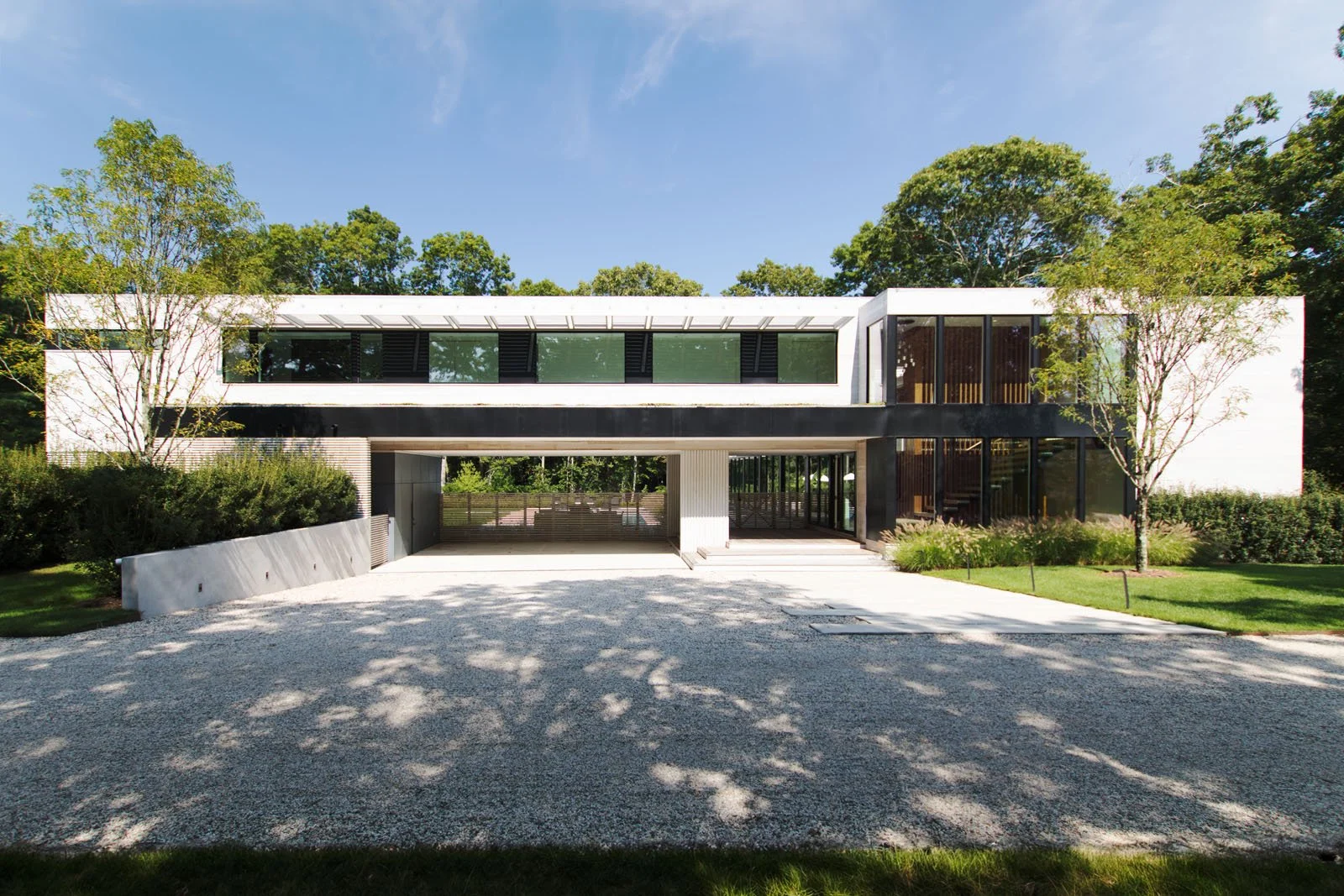 custom-modern-modular-prefab-hamptons-home-ny-architects-front-facade