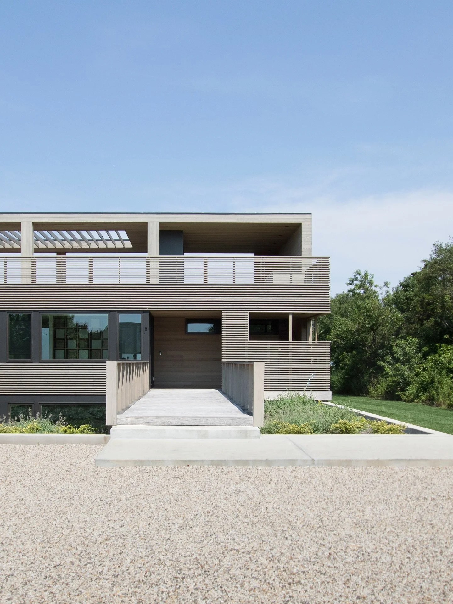 Positioned between two homes in a residential neighborhood on a formerly overgrown lot, the North Fork Bluff House highlights panoramic views toward Long Island Sound. Previously only appreciated by means of a treacherous climb to the bluff through t