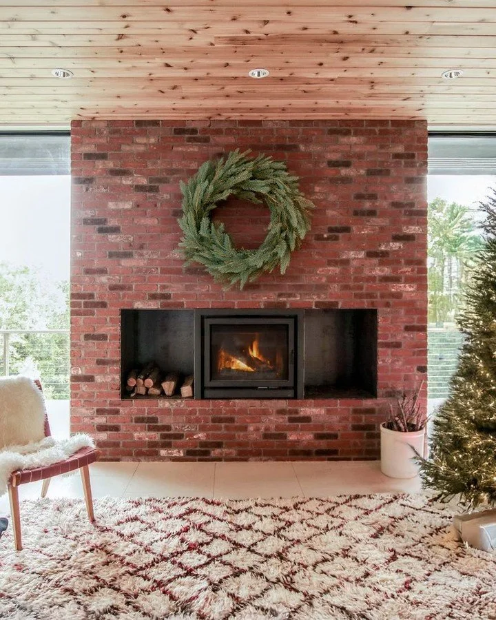 Happy holidays from RES4! Wishing you and yours a joyful season.

- MODERN MODULAR Cornwall Cabin - Cornwall, CT

#holidayseason #cozyvibes #fireplacedesign #architecturelovers #interiordetails #modernliving #moderncabin #cabincore #cabindesign