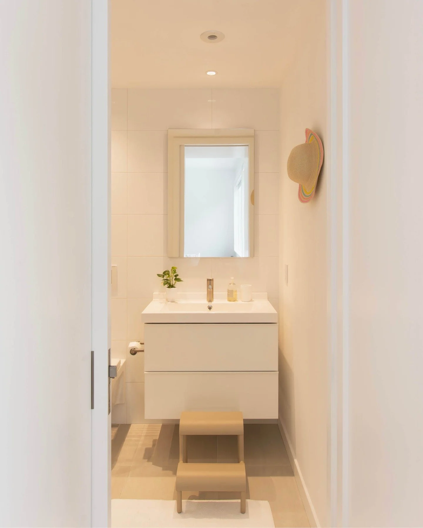 Kids&rsquo; bedrooms at Northwest Woods. MODERN MODULAR.

A repeated room layout&mdash;used intentionally for efficiency in design and construction.
 Same footprint. Same planning logic.

Adapted in use.
 One set up for an older daughter with a desk.