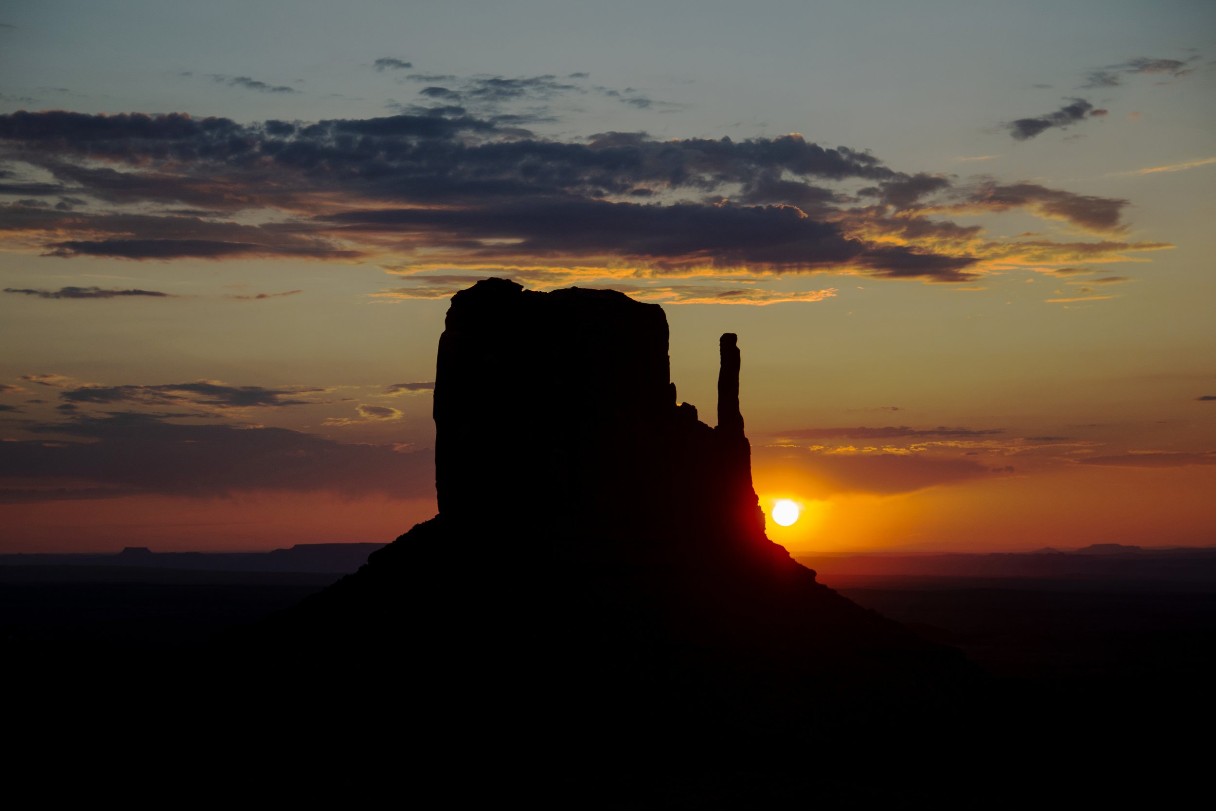 Sunrise Monument Valley Utah.jpg