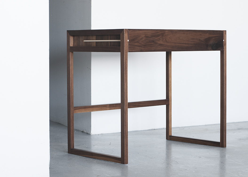desk 1.jpg