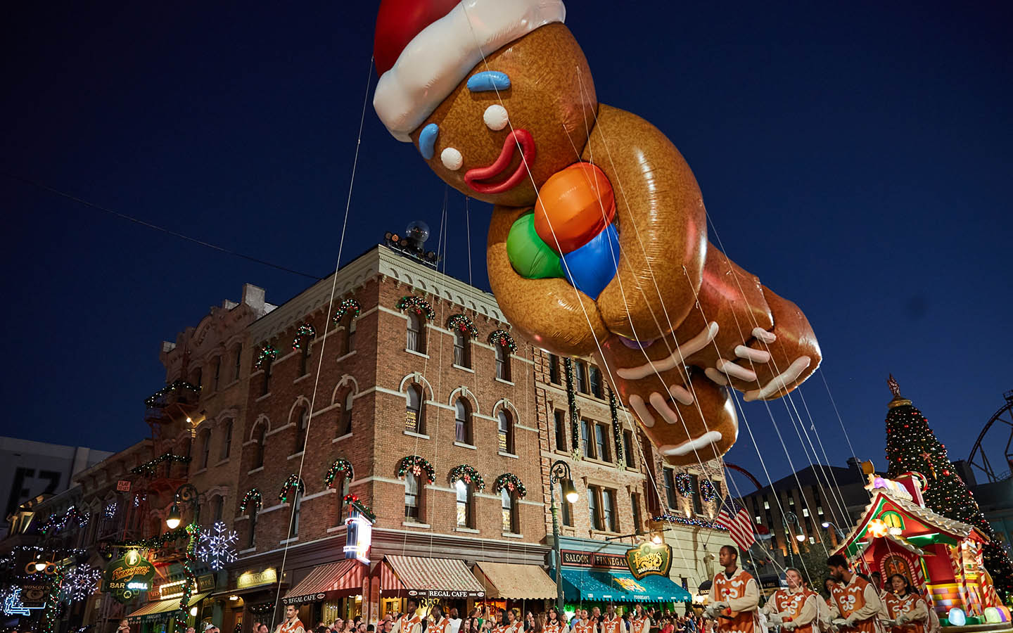 Gingy-Balloon-Universals-Holiday-Parade-Featuring-Macys.jpg