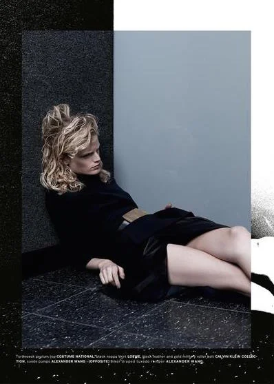 Turtleneck peplum top COSTUME NATIONAL , black nappa skirt LOEWE , black leather and gold military roller belt CALVIN KLEIN COLLECTION , suede pumps ALEXANDER WANG .
