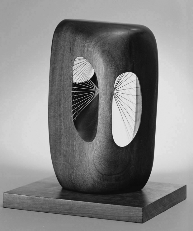 Admiring-the-work-of-Barbara-Hepworth-image7.jpg