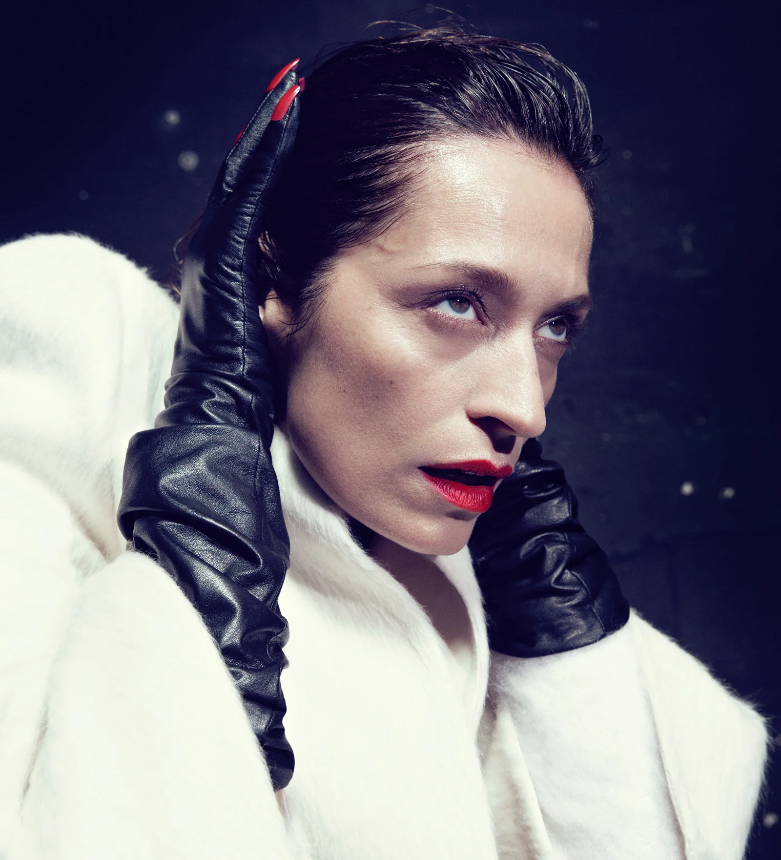 Cream silk and wool cape-style boxy jacket VALENTINO , red-nail leather gloves YOHJI YAMAMOTO .