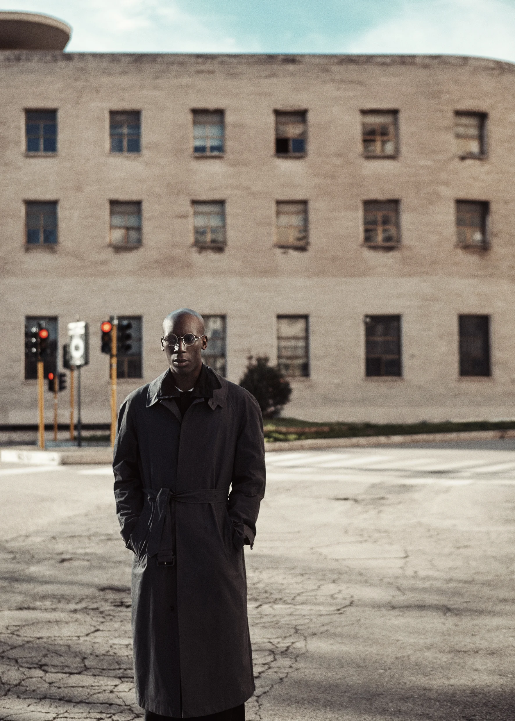 Black high collar cotton shirt YOHJI YAMAMOTO, black linen polo shirt MARGARET HOWELL, black trench coat MARGARET HOWELL, white cotton t-shirt SIVIGLIA.