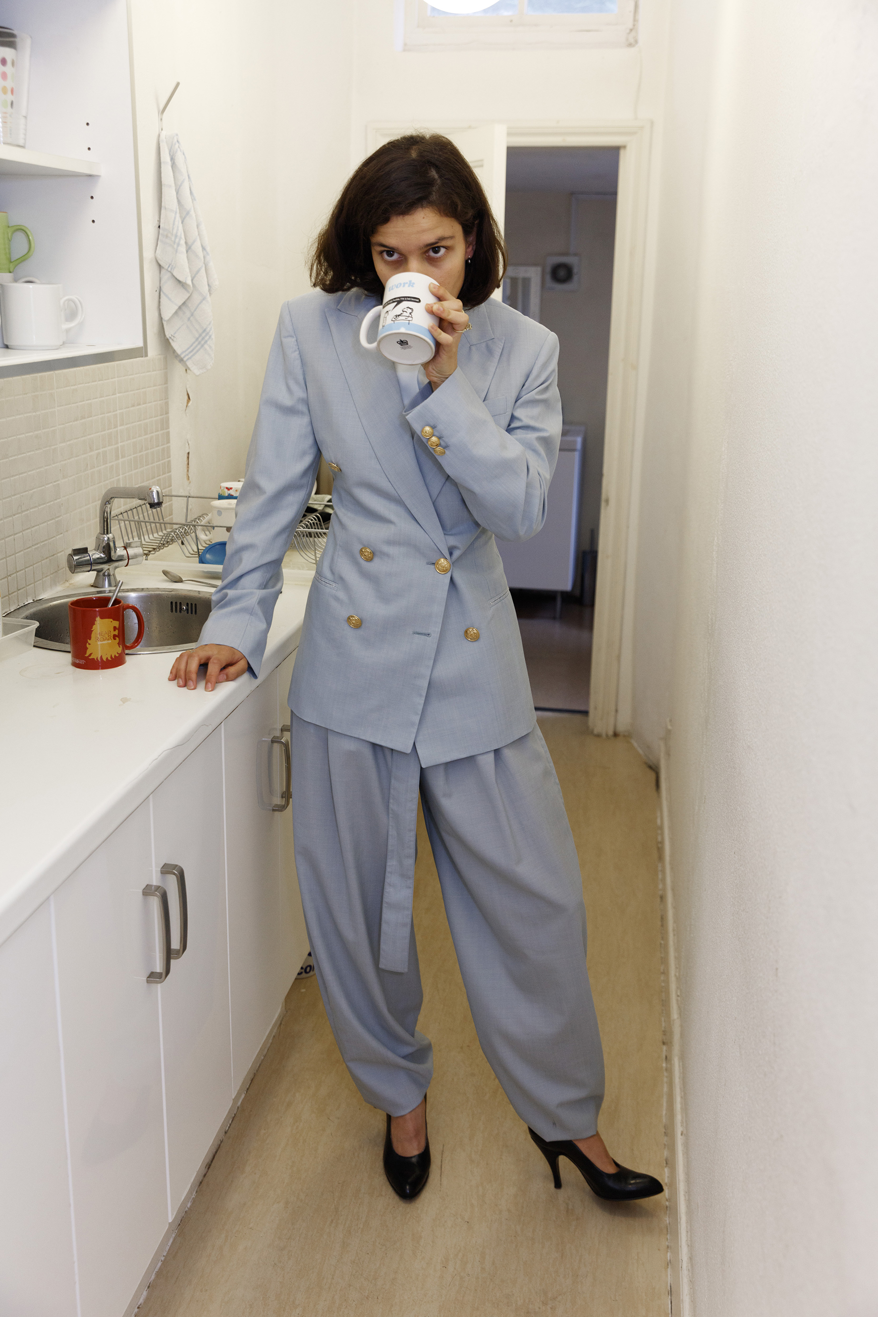  Double breasted jacket, soft wool high waisted belted trousers and interlock jersey oversize shirt CÉLINE,&nbsp;vintage pumps FRANCO JACASSI VINTAGE DELIRIUM&nbsp; 