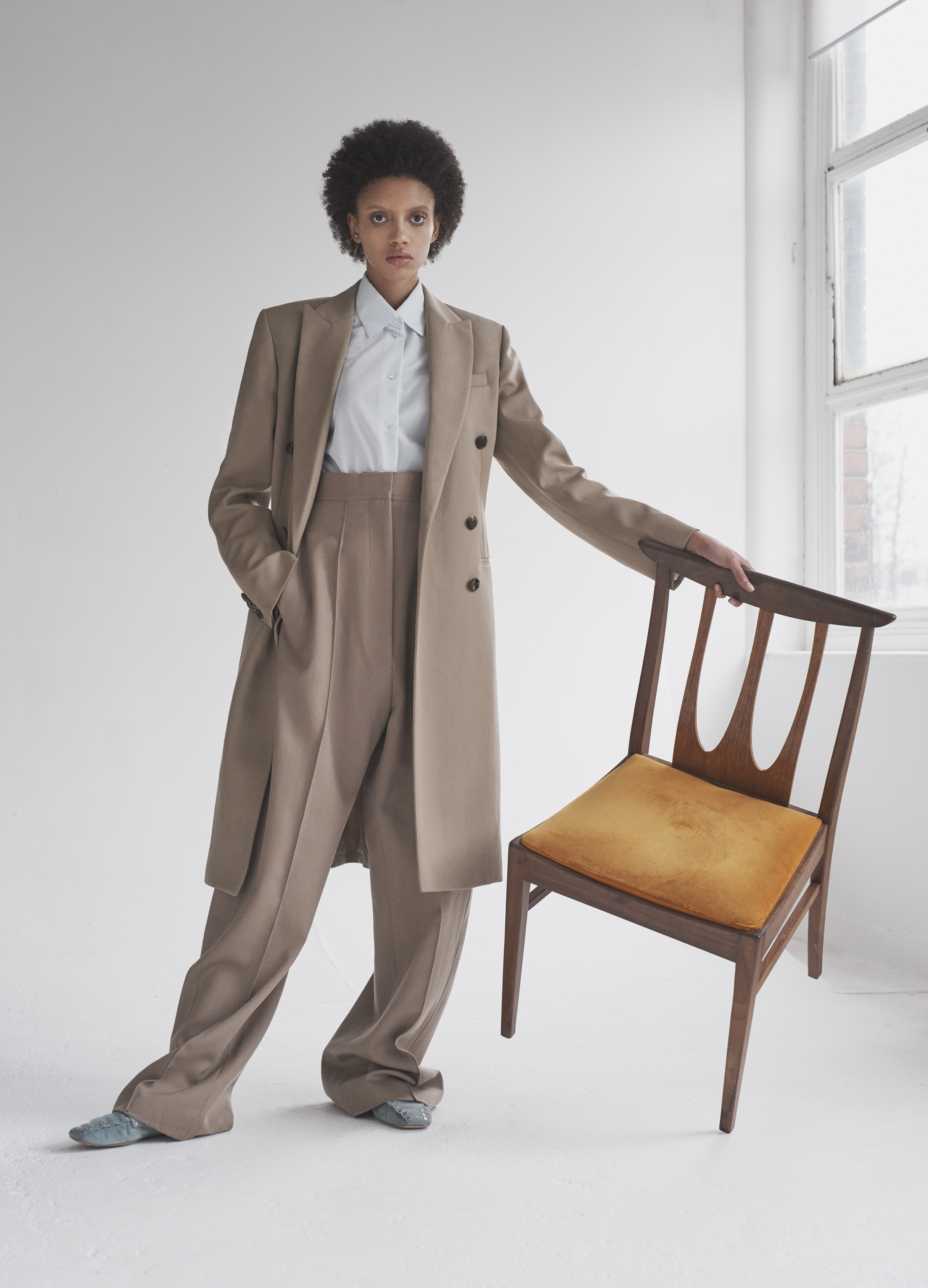  Taupe wool gabardine tailored coat and fluid trousers, jersey oversize shirt and soft moccasin studded loafer CÉLINE. 