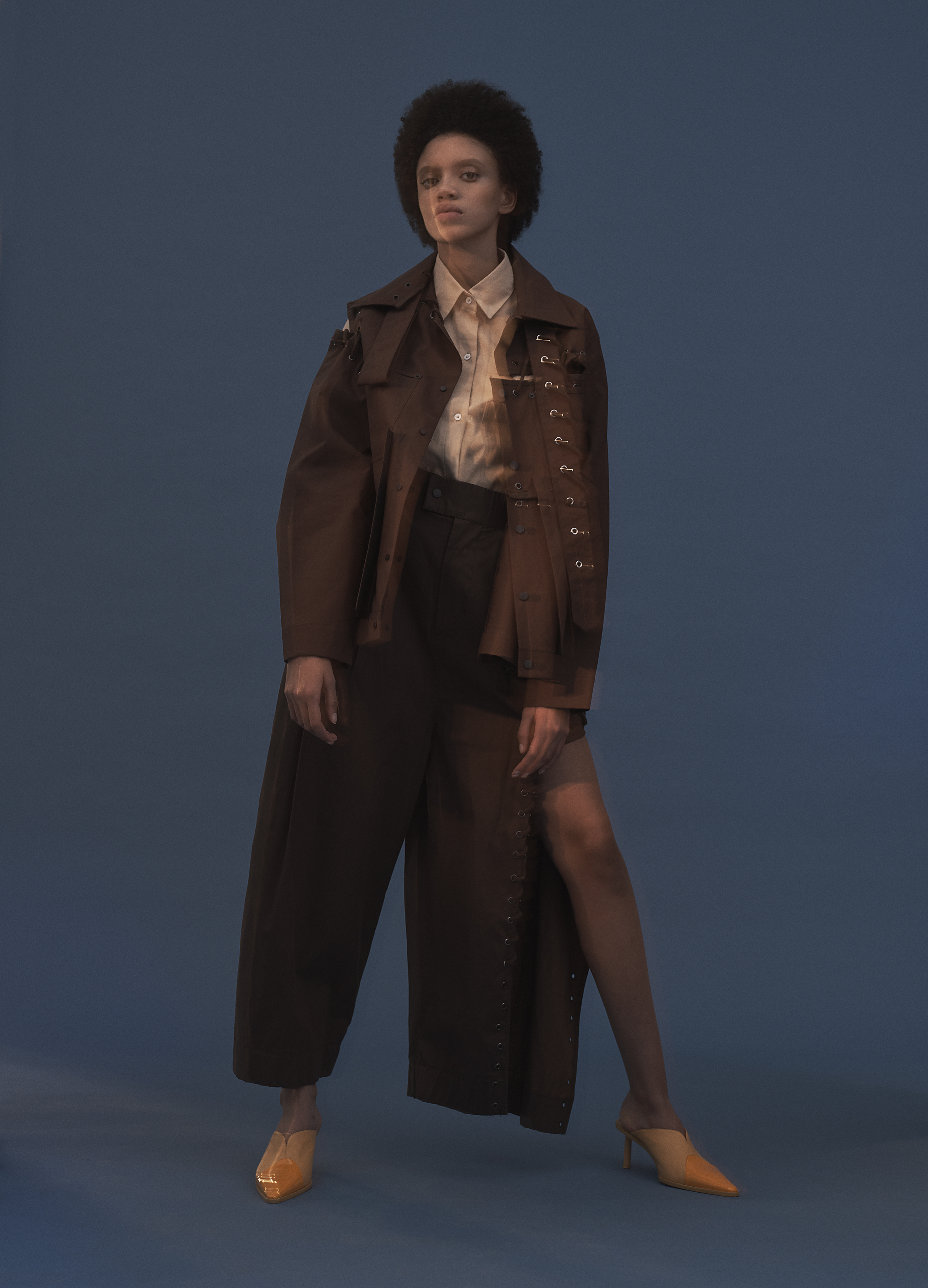  Laced brown jacket and trousers CRAIG GREEN, wide short sleeve shirt NEHERA, yellow pumps CÉLINE. 