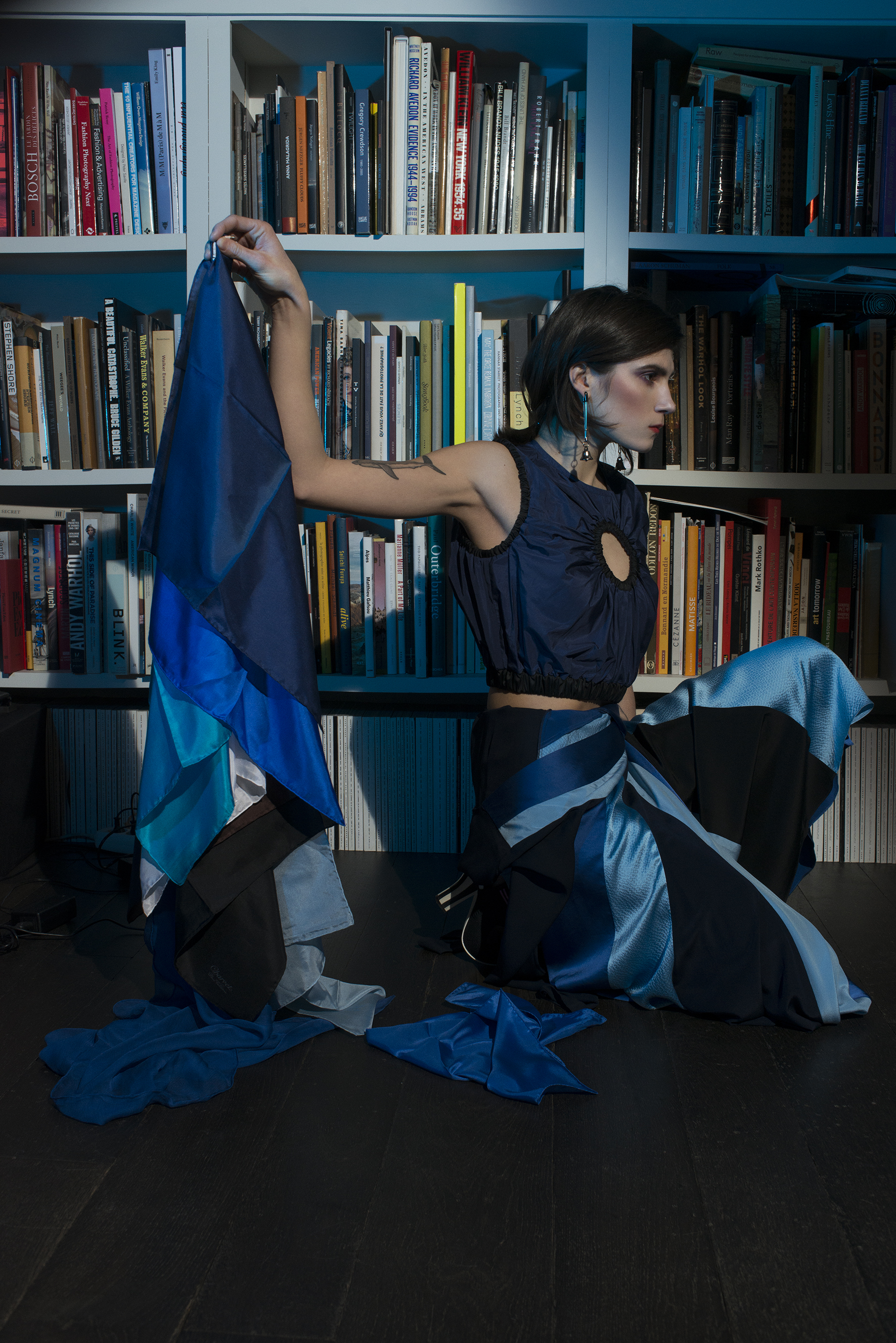  Striped silk wrap dress DIANE VON FURSTENBERG,&nbsp;porthole taffeta cropped tank top SPORTMAX,&nbsp;blue silk handkerchiefs CHARVET, black and white knitted sandals FENDI. 