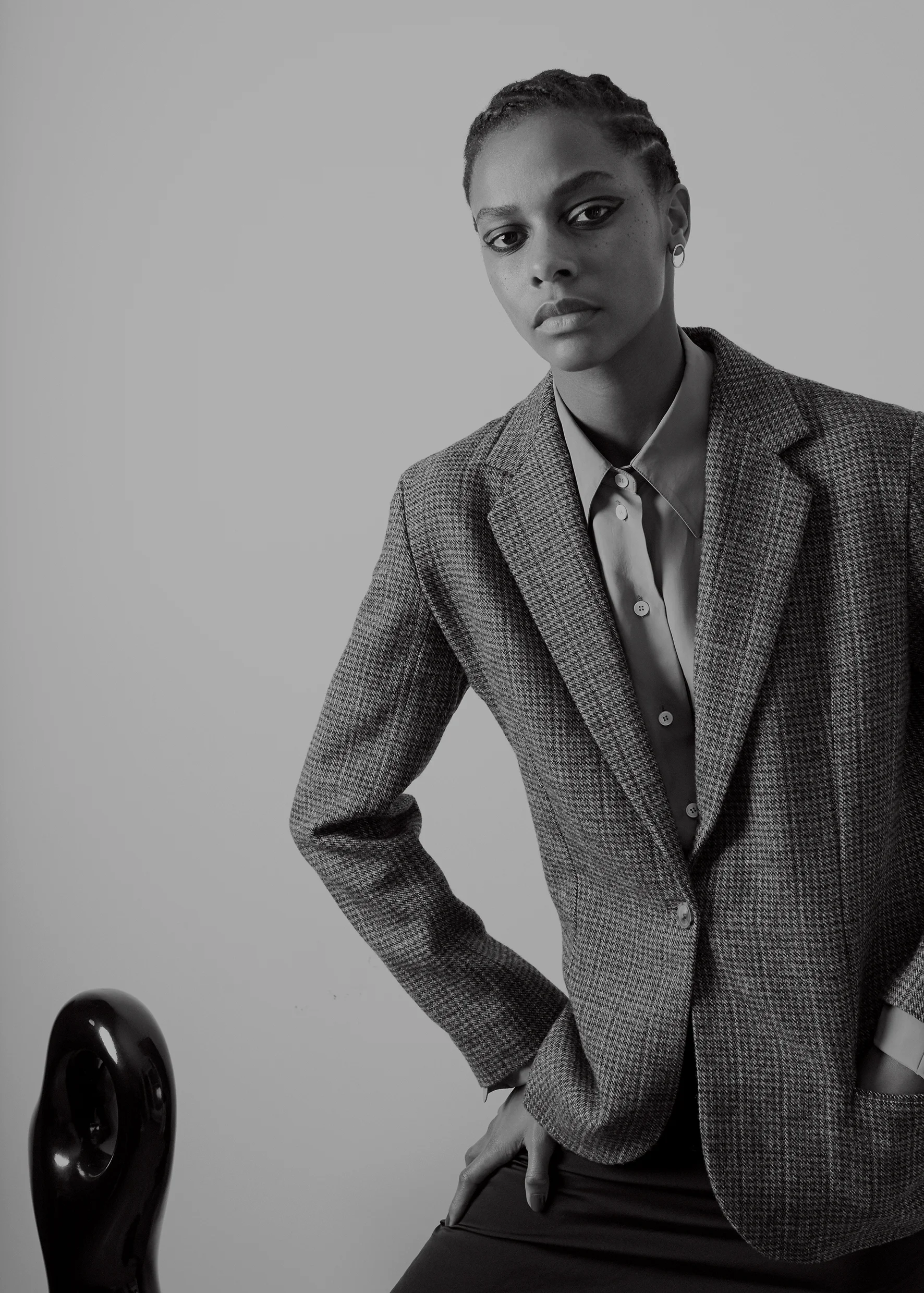Oversize twill shirt CÉLINE, wool tweed checkered jacket HOLLAND & HOLLAND, golden earring COMPLETEDWORKS.