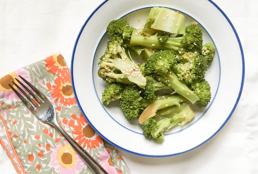 INGREDIENTS 1 medium head broccoli 1 T sesame seeds Optional: 3-4 sliced scallions Dressing 1 T toasted sesame oil 1 T tamari OR 3 T Meg's Sesame/Tamari Salad Dressing Chop broccoli into florets and cut stems into one-inch pieces (if using). Blanch or steam until crisp-tender. Toss in dressing ingredients or prepared dressing and serve chilled or at room temperature. 