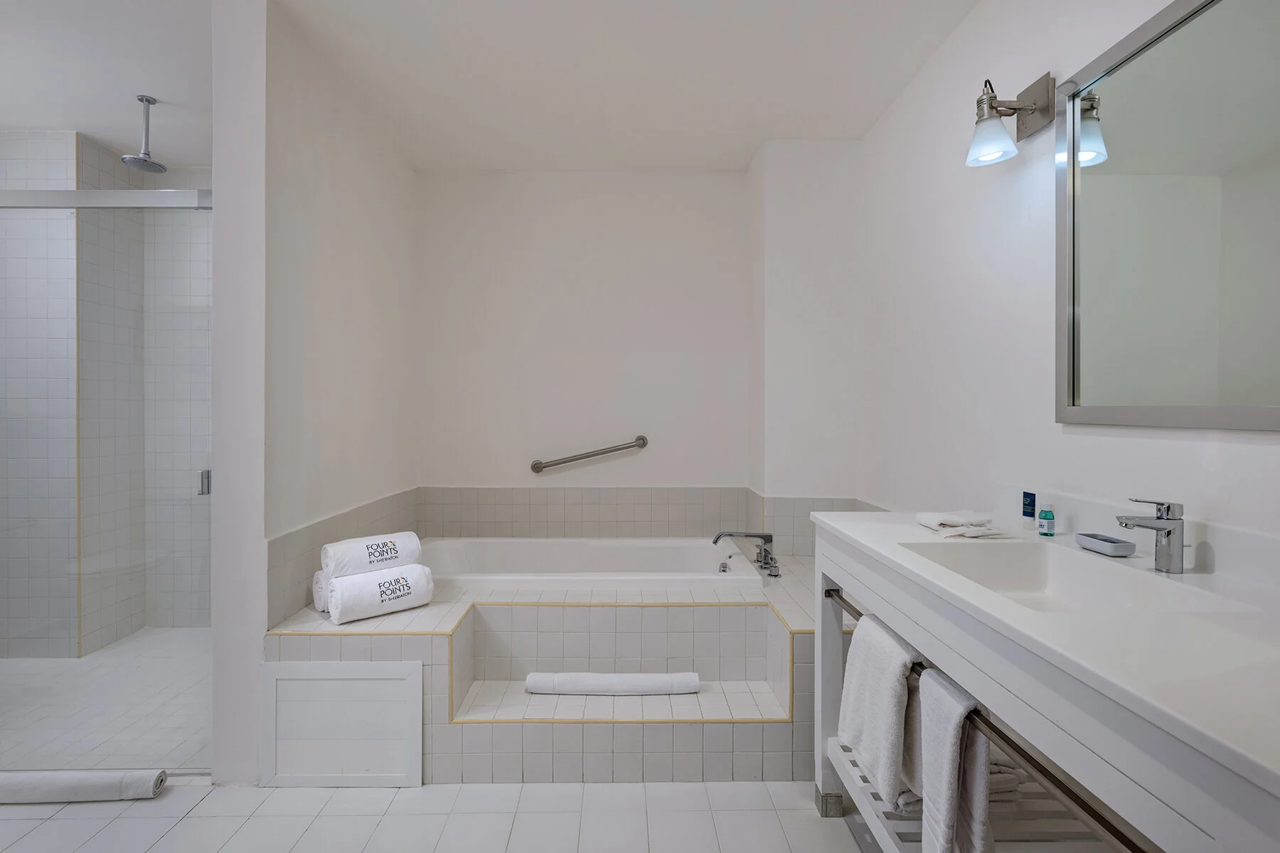 suite_bath.jpg