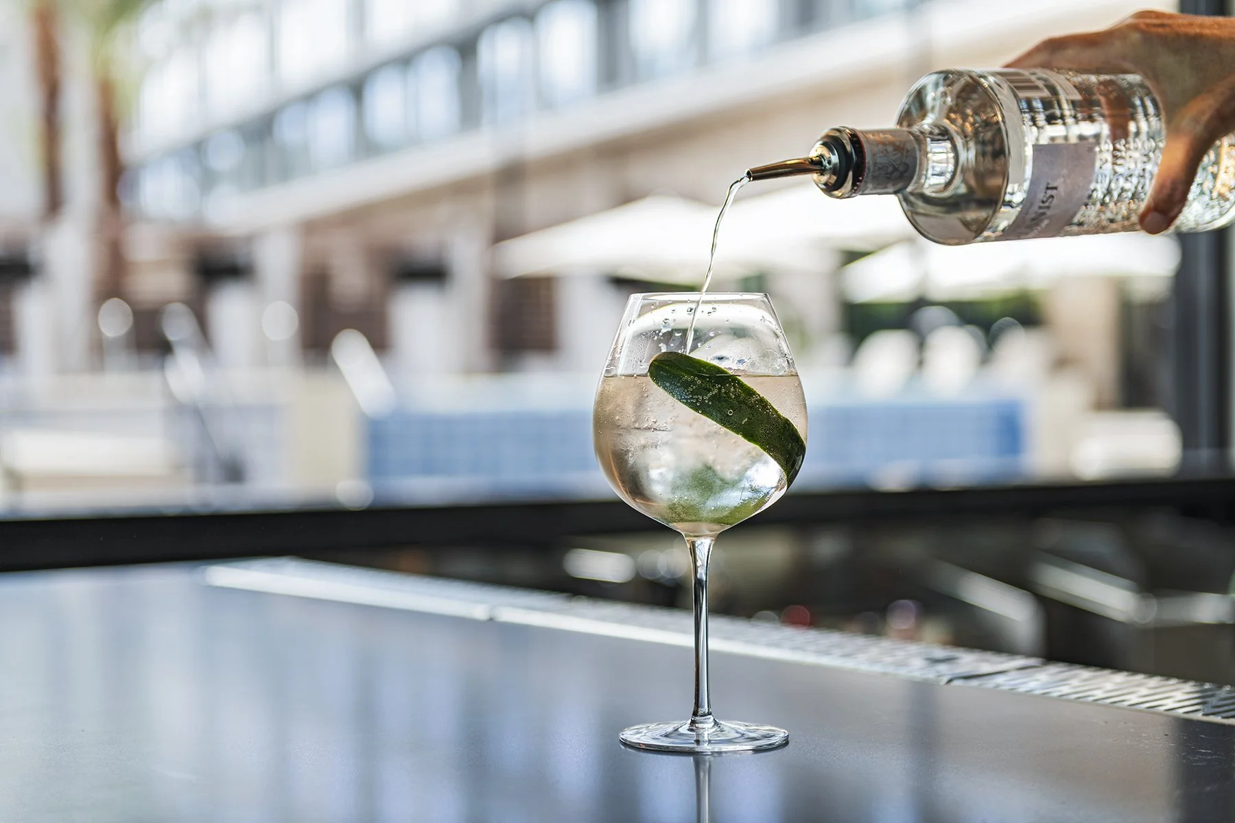 F&B_LASPA_gin and tonic pour.jpg