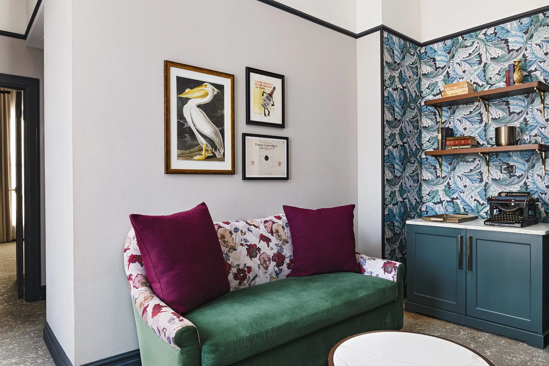 8corner suite livingAA.jpg