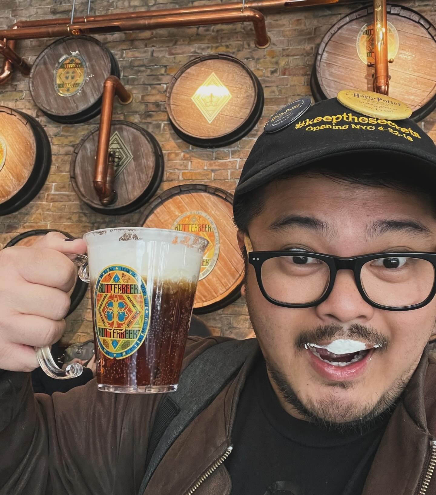 A very Butterbeer cheers! @harrypotterny #harrypotterny