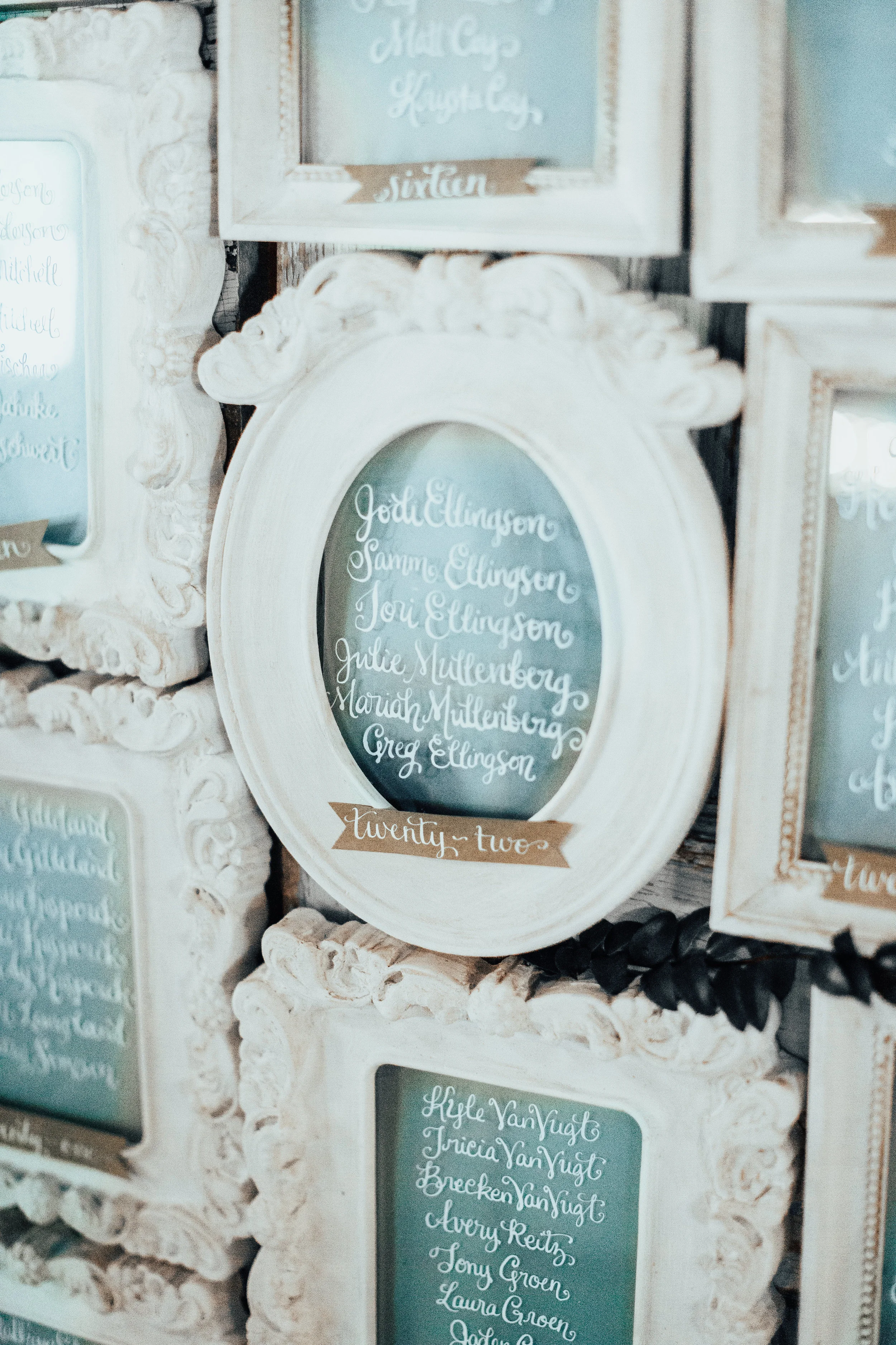Table seat assignment, white frames and calligraphy | Janelle Elise Photography | Oliver and Grace Design