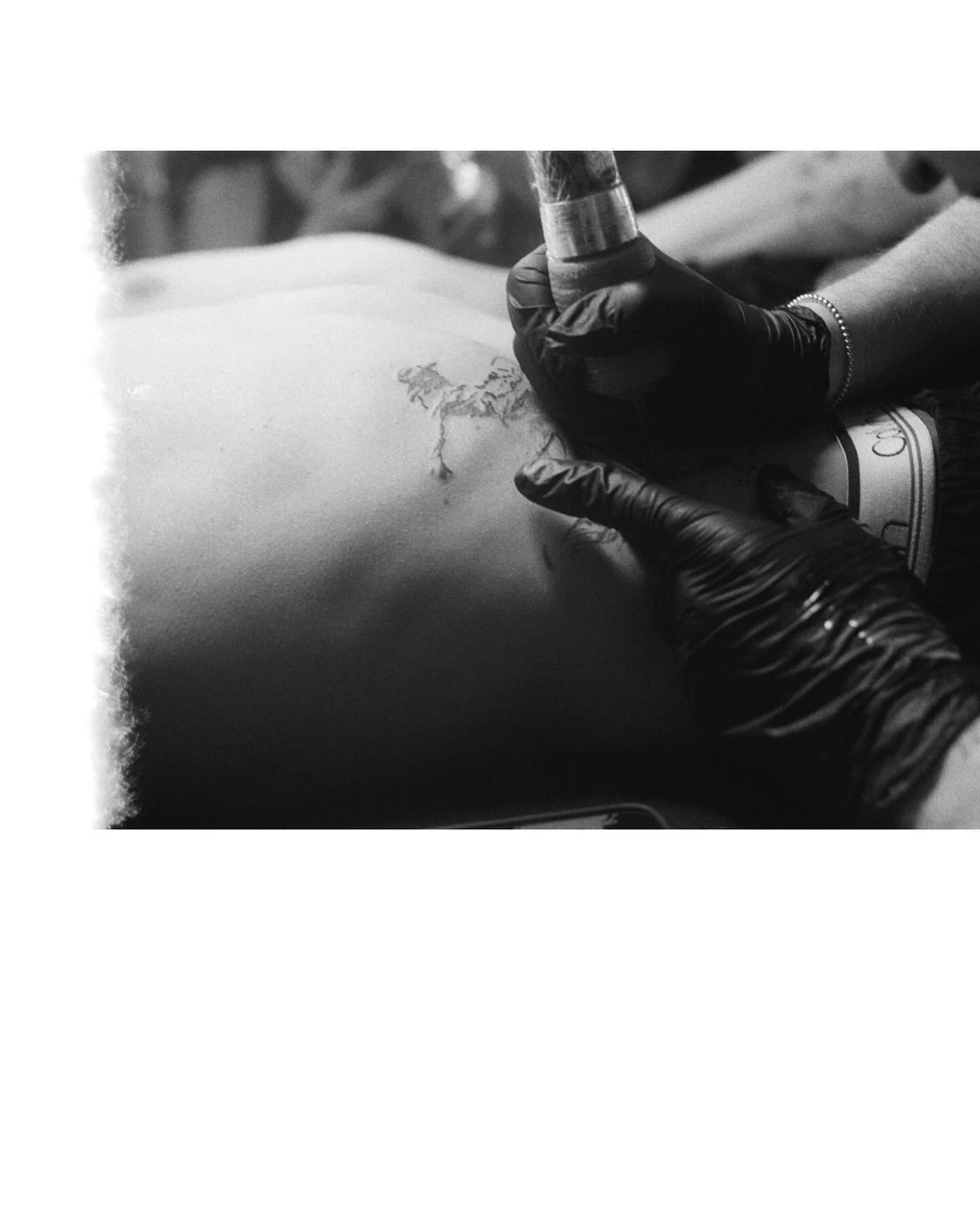 My favorite photographer @pearltakespics took some photos of my newest tattoo from my favorite tattoo artist @saageeey 

Life is good.