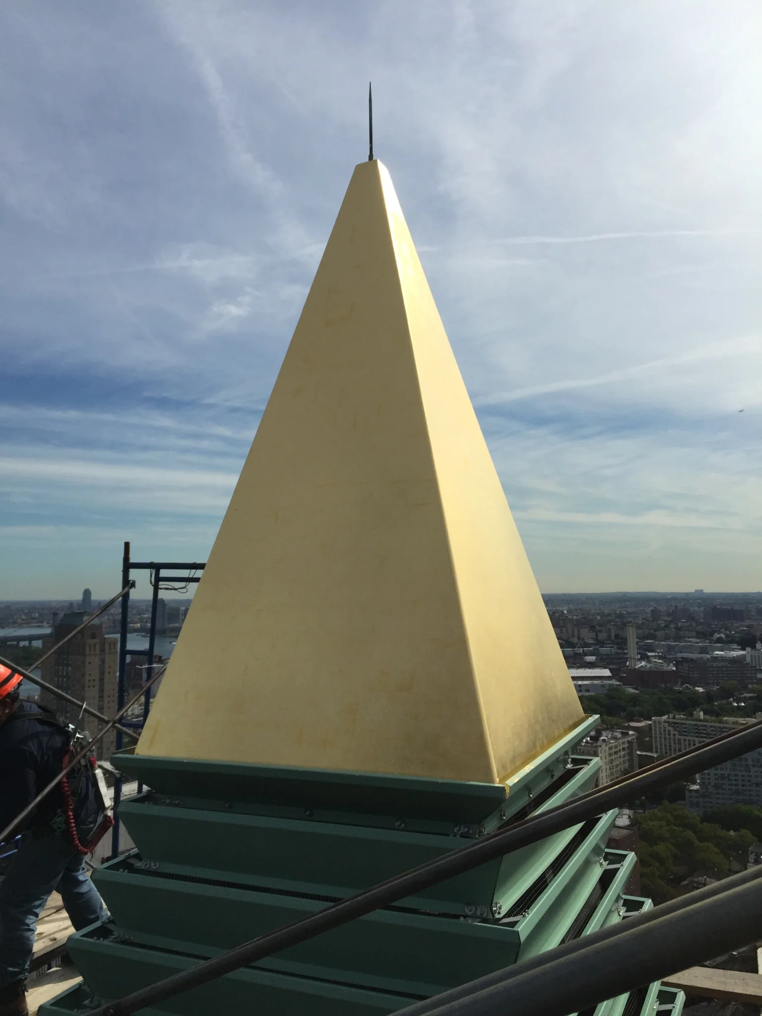  23.75k oil gilded exterior pyramid, Brooklyn 
