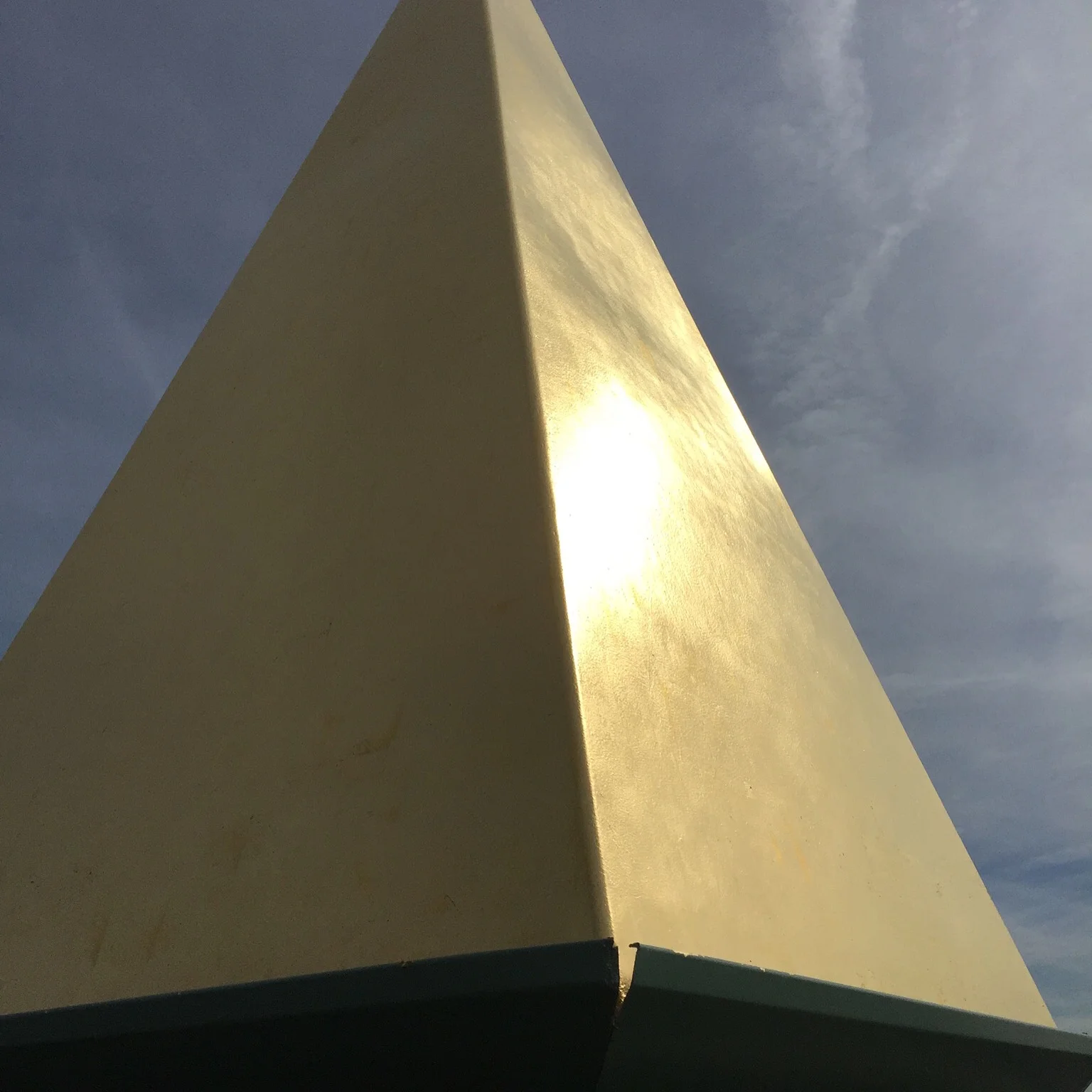  23.75k oil gilded exterior pyramid, Brooklyn 