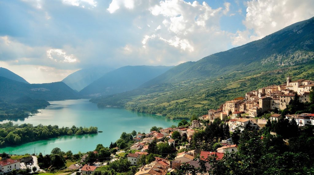 abruzzo-valley-1024x572.jpg