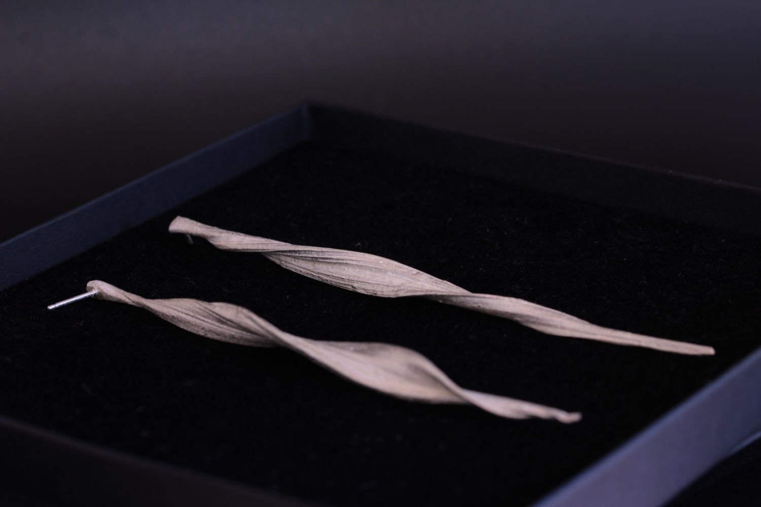 Lizzy Chambers Statement Mitsuro Spiral Leaf Silver earrings 2026  (18).jpg