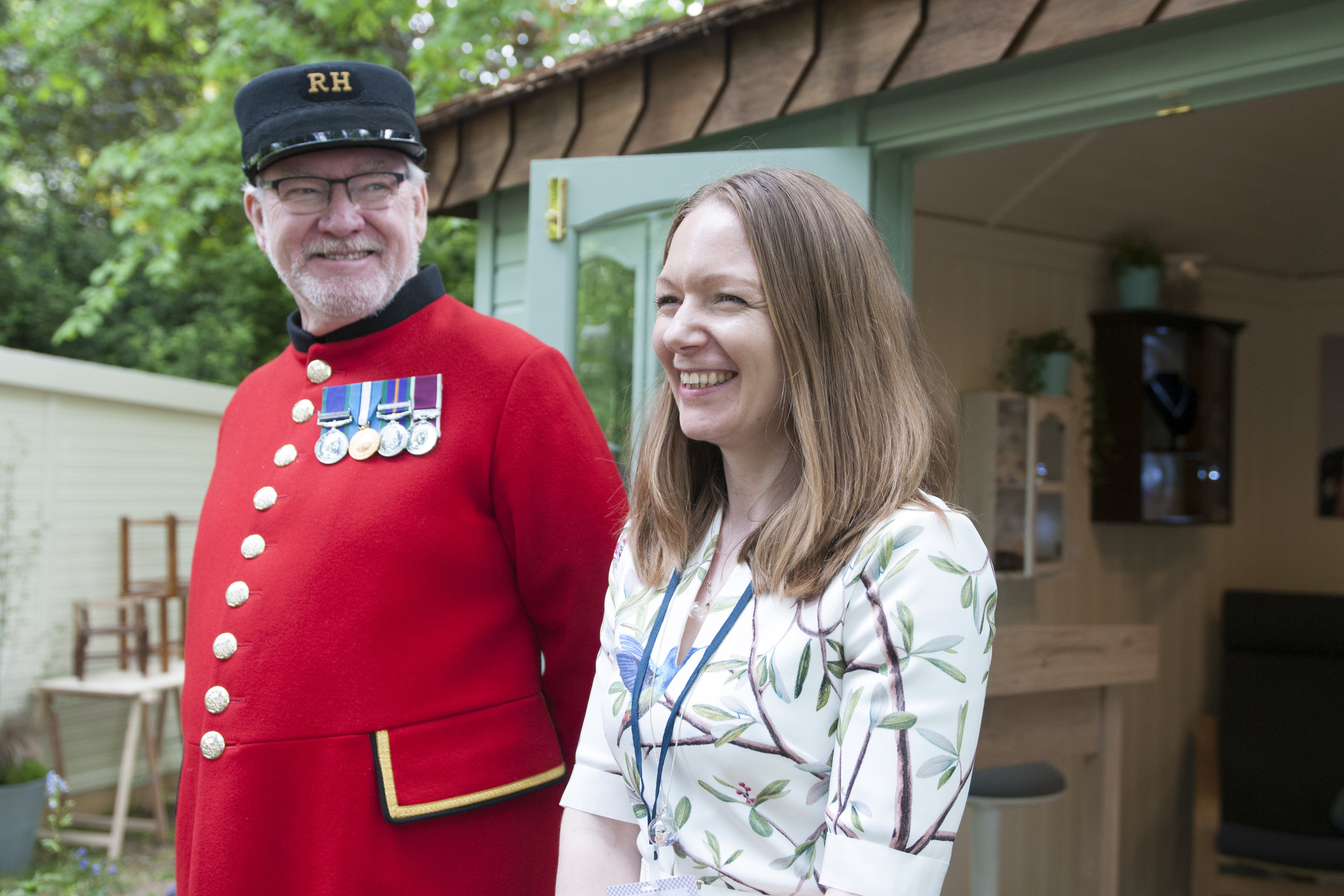Lizzy Chambers with Chelsea Pensioner.jpg