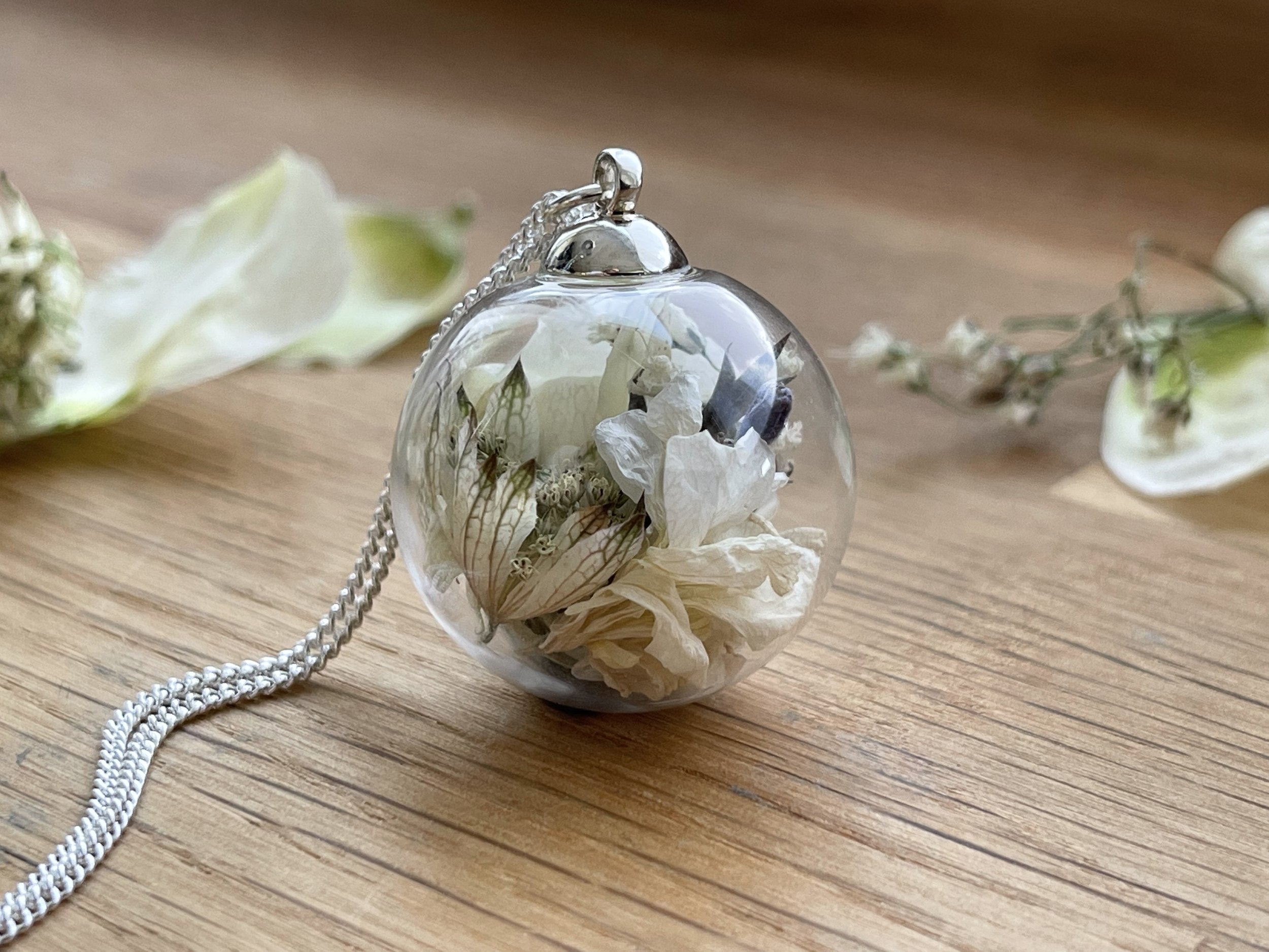 Lizzy Chambers Custom Jewellery with wedding flowers.jpg