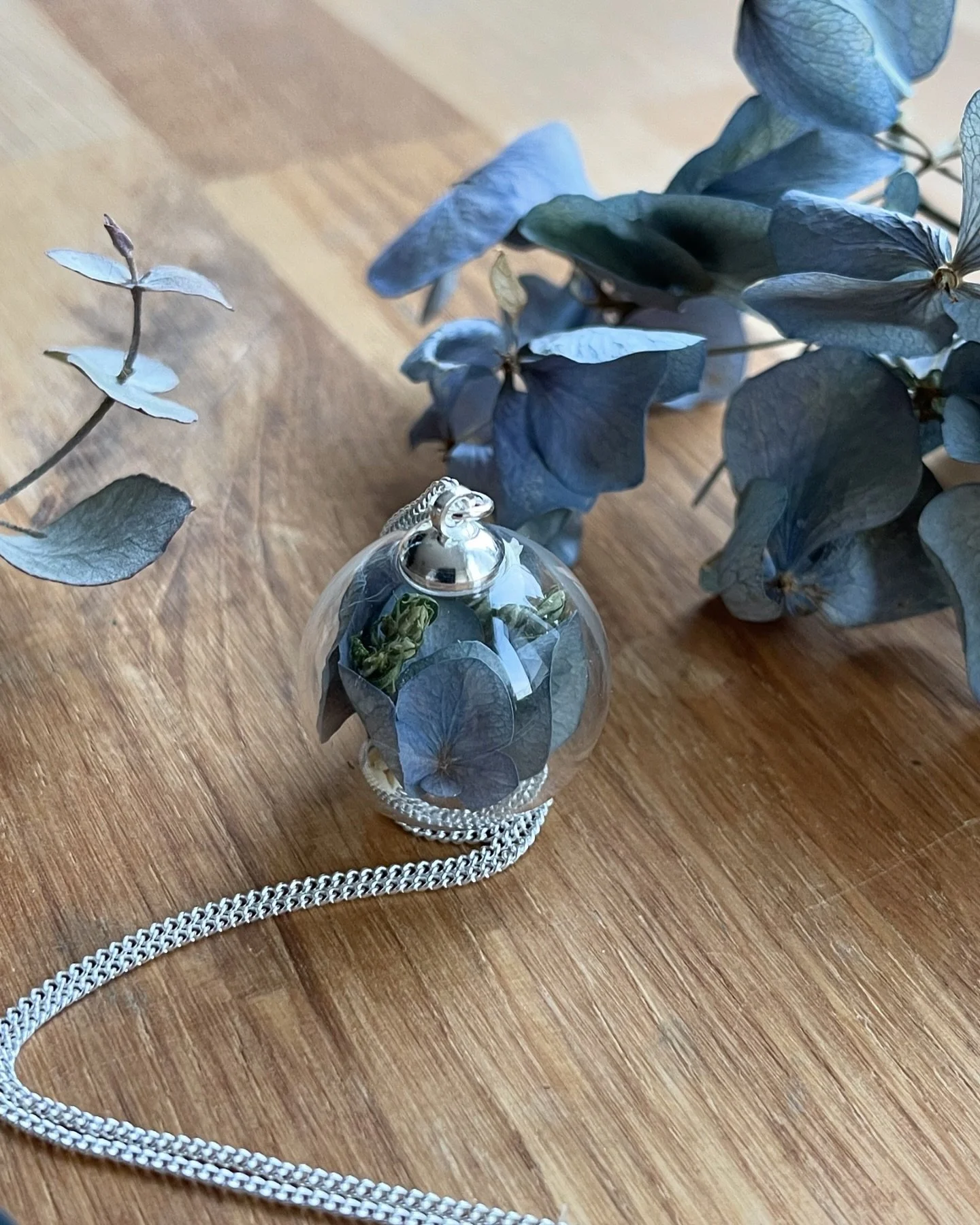 It&rsquo;s that time of year and everyone around you is getting married. 💍These keepsake wedding pieces 🌸 were created for Zephyr and Liam.

Nicole a friend of the family wanted to have something special created for them as keepsake wedding present