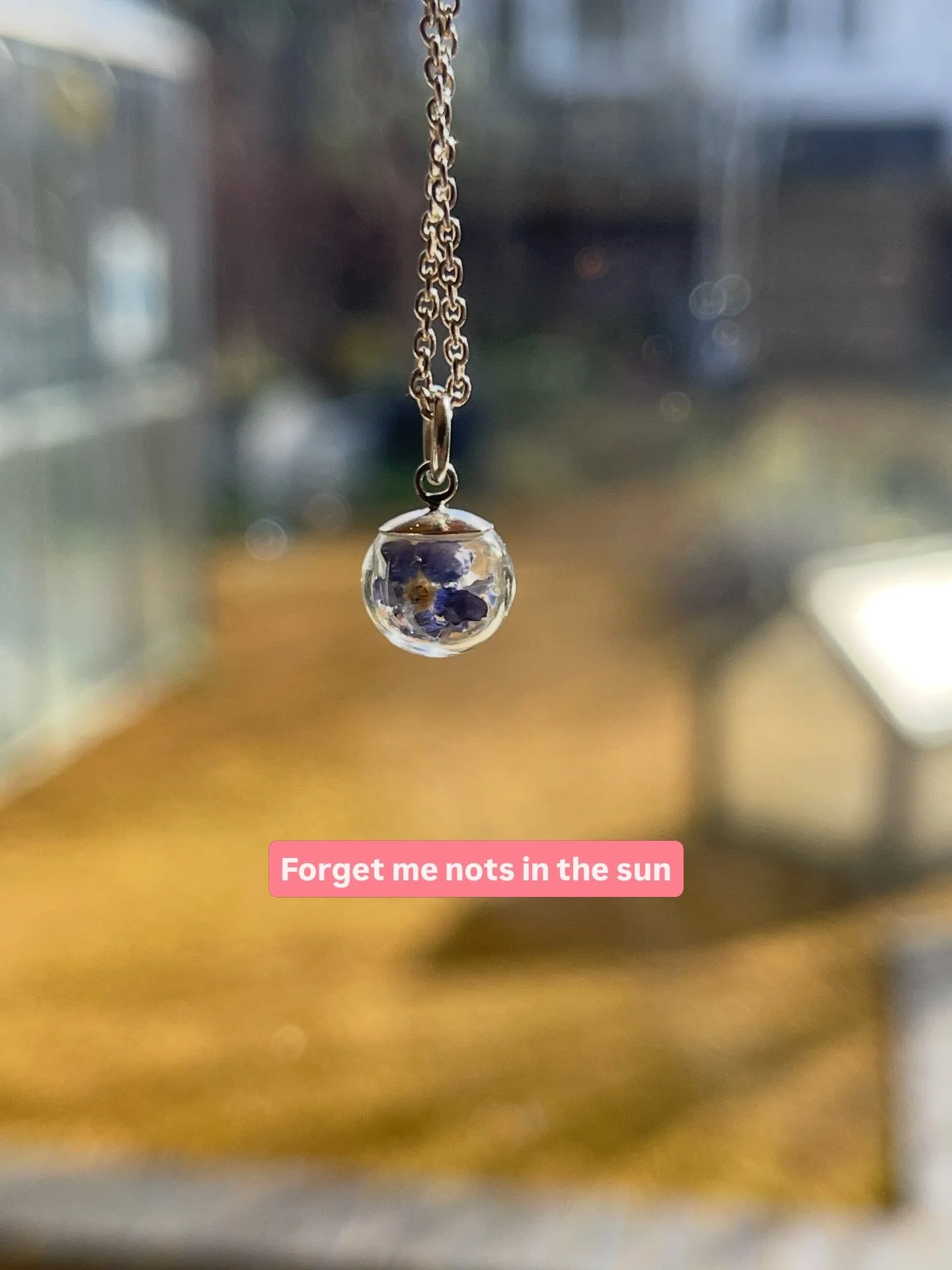 Captured by the gorgeous sun this morning, getting pieces my botanical jewellery finished up ready for @craftinfocus at RHS Wisley 30th April - 4th May

#botanicaljewellery #flowerjewellery #rhswisley #craftinfocus #madebyhand