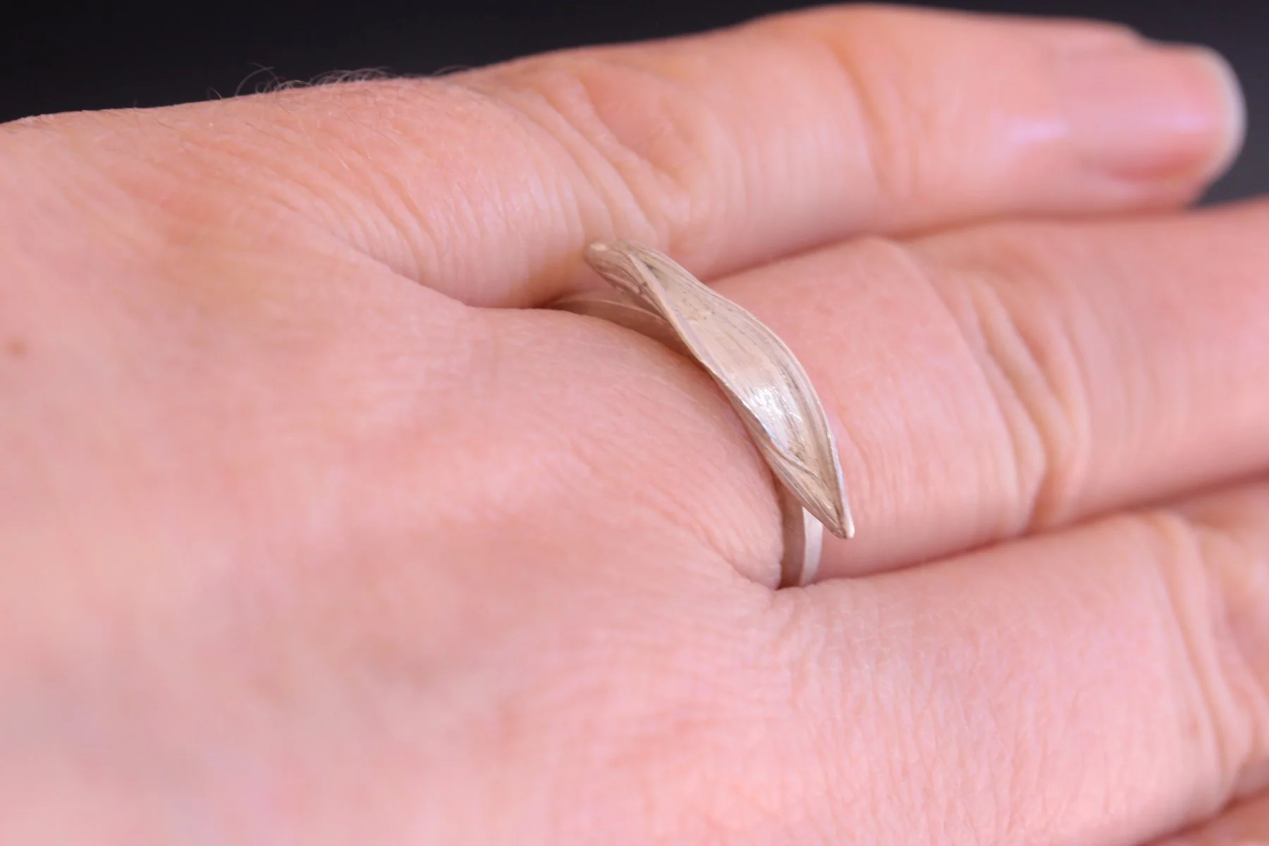 Lizzy Chambers Textured leaf ring silver 12.jpg