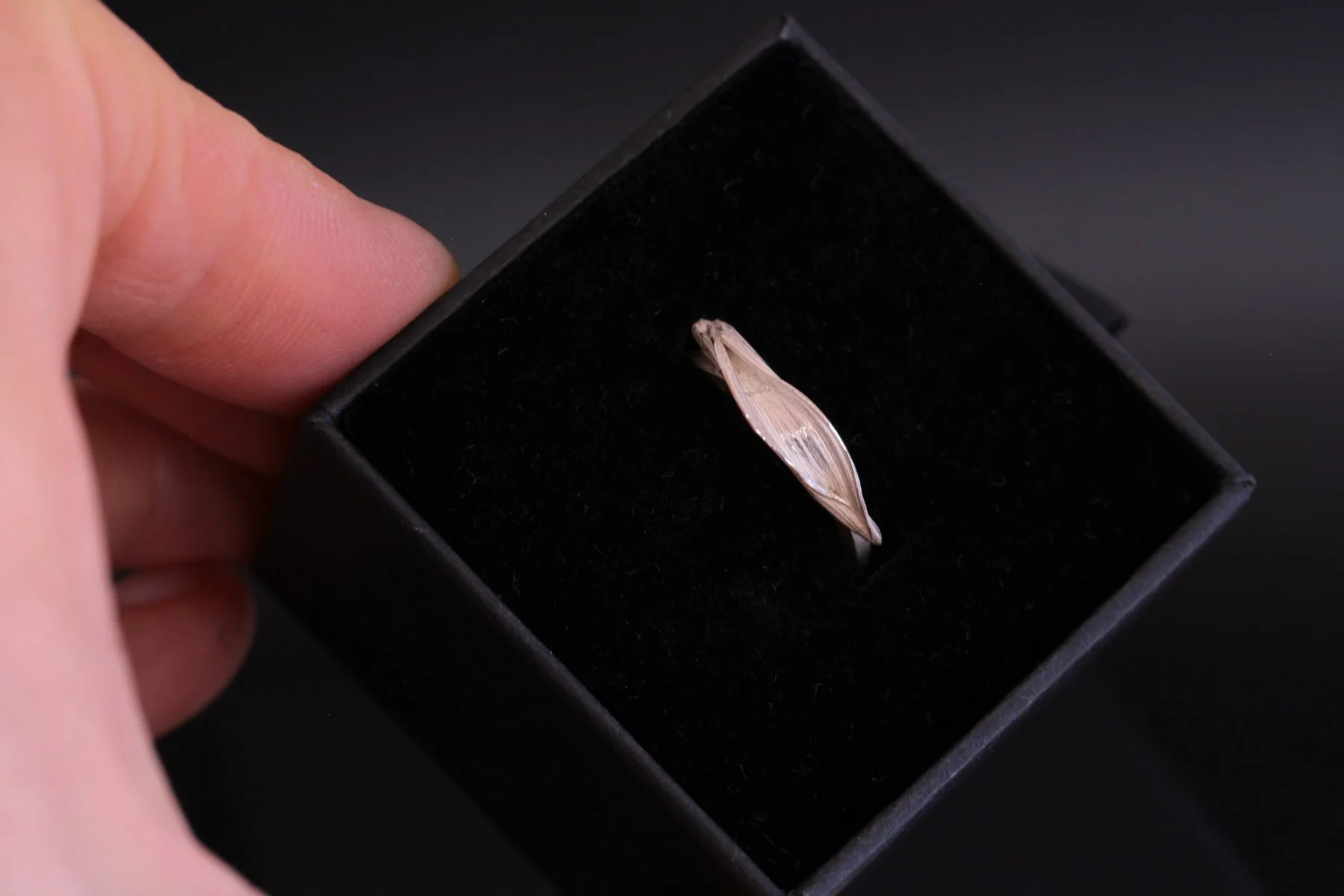 Lizzy Chambers Textured leaf ring silver 12 d.jpg