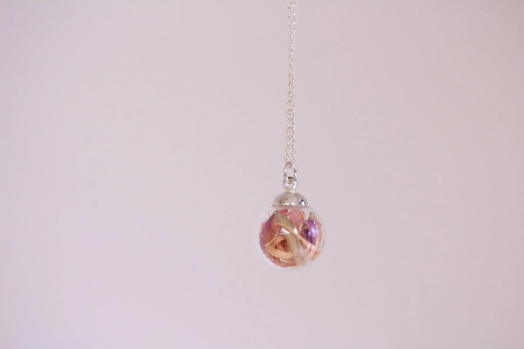 Mixed pink petal Necklace 2.jpg
