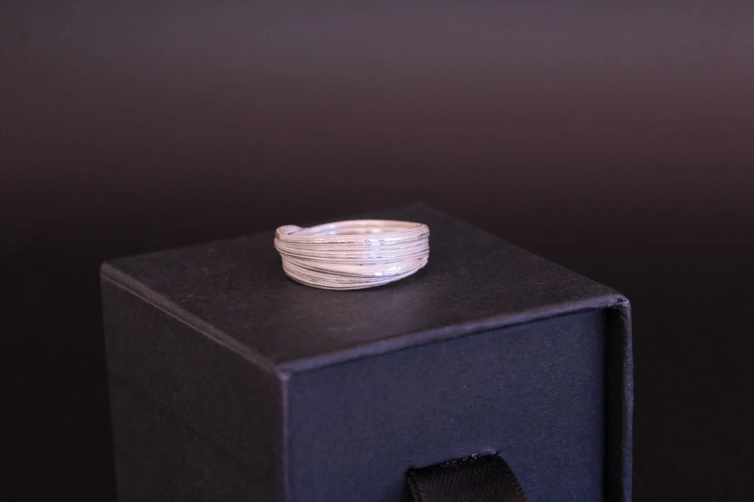 Lizzy Chambers Fine leaf Mitsuro Hikime Sterling Silver Ring (21).jpg