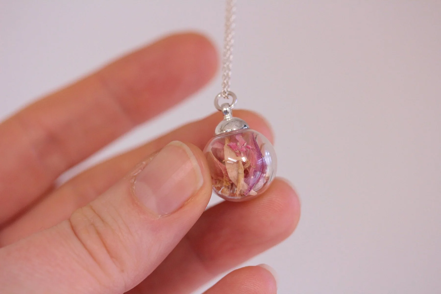 Mixed pink petal Necklace 3.jpg